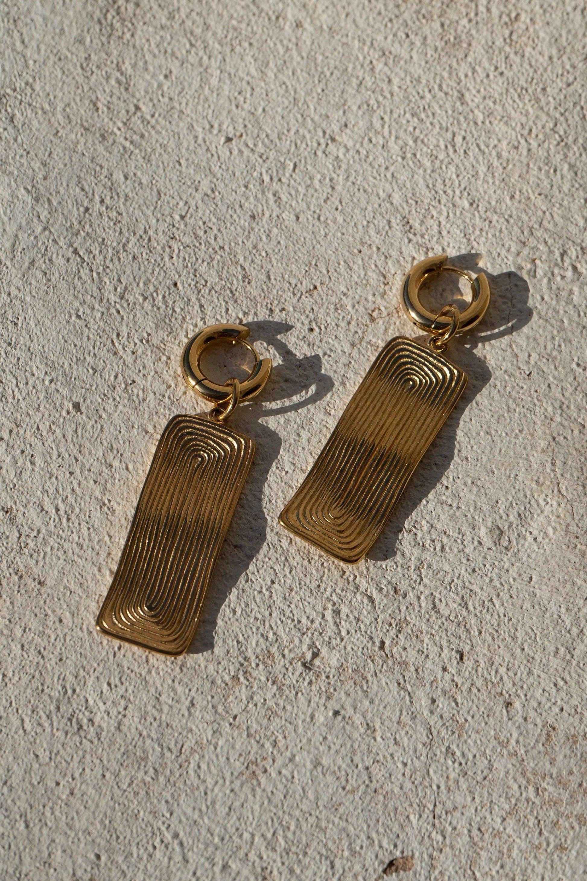 Große goldene hängende Ohrringe, vergoldet aus Edelstahl