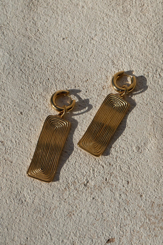 Große goldene hängende Ohrringe, vergoldet aus Edelstahl