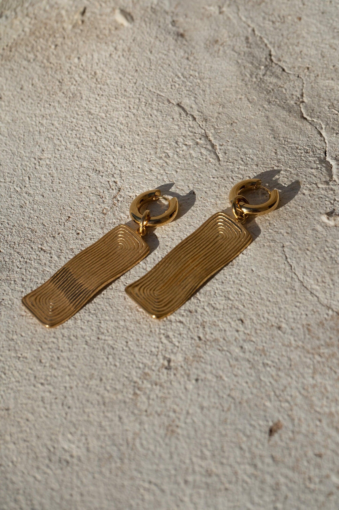 Große goldene hängende Ohrringe, vergoldet aus Edelstahl