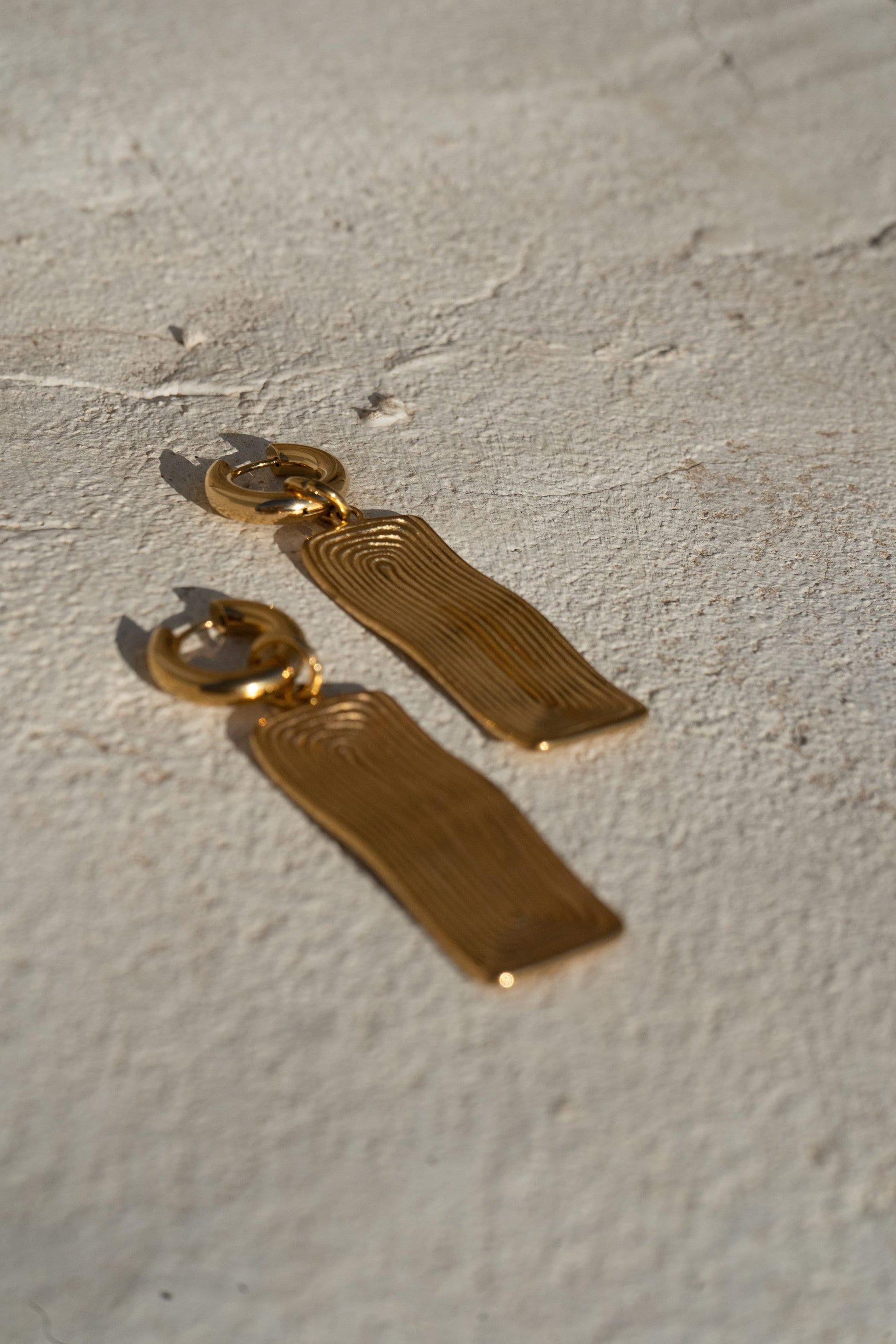 Große goldene hängende Ohrringe, vergoldet aus Edelstahl