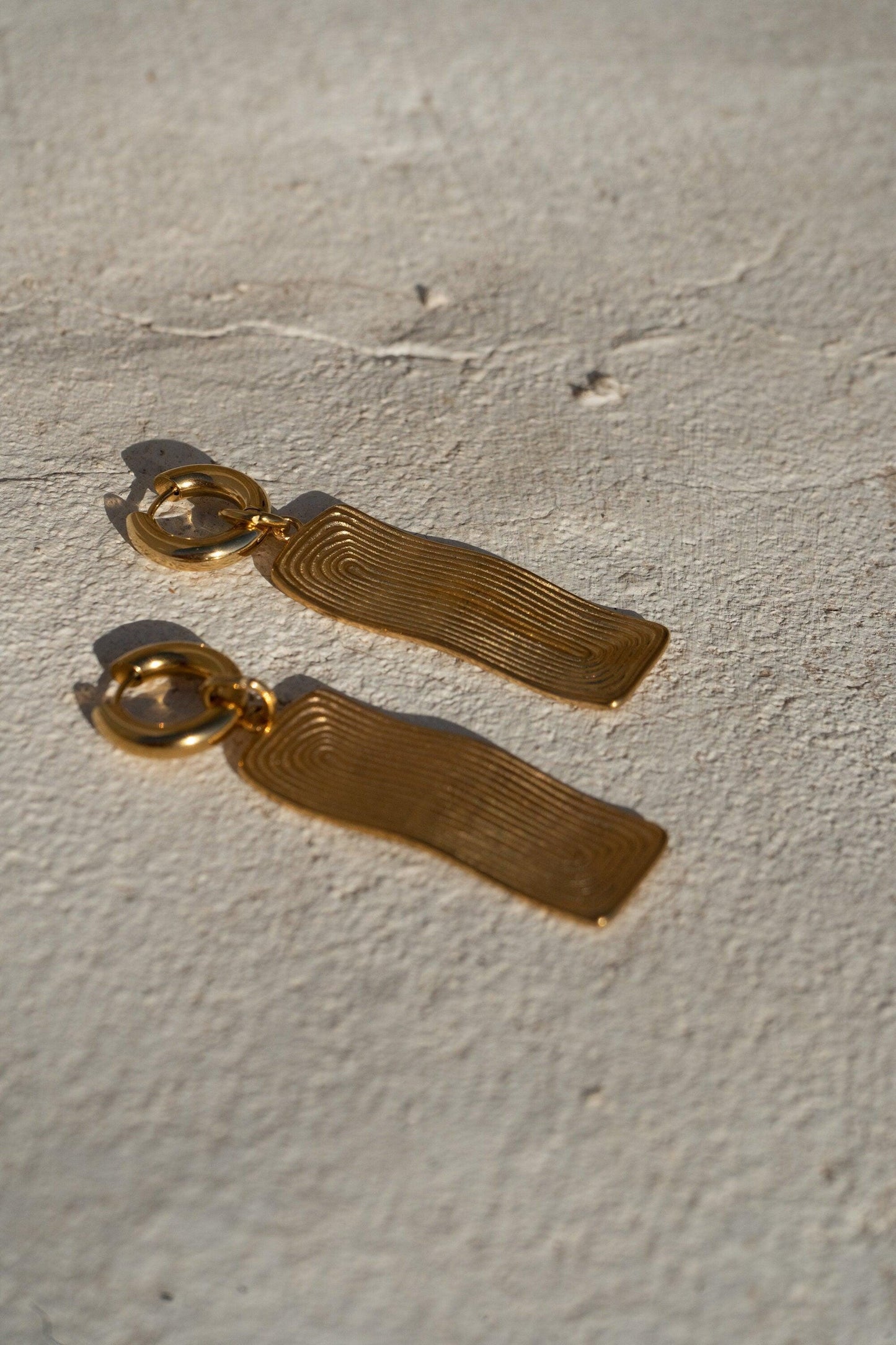 Große goldene hängende Ohrringe, vergoldet aus Edelstahl