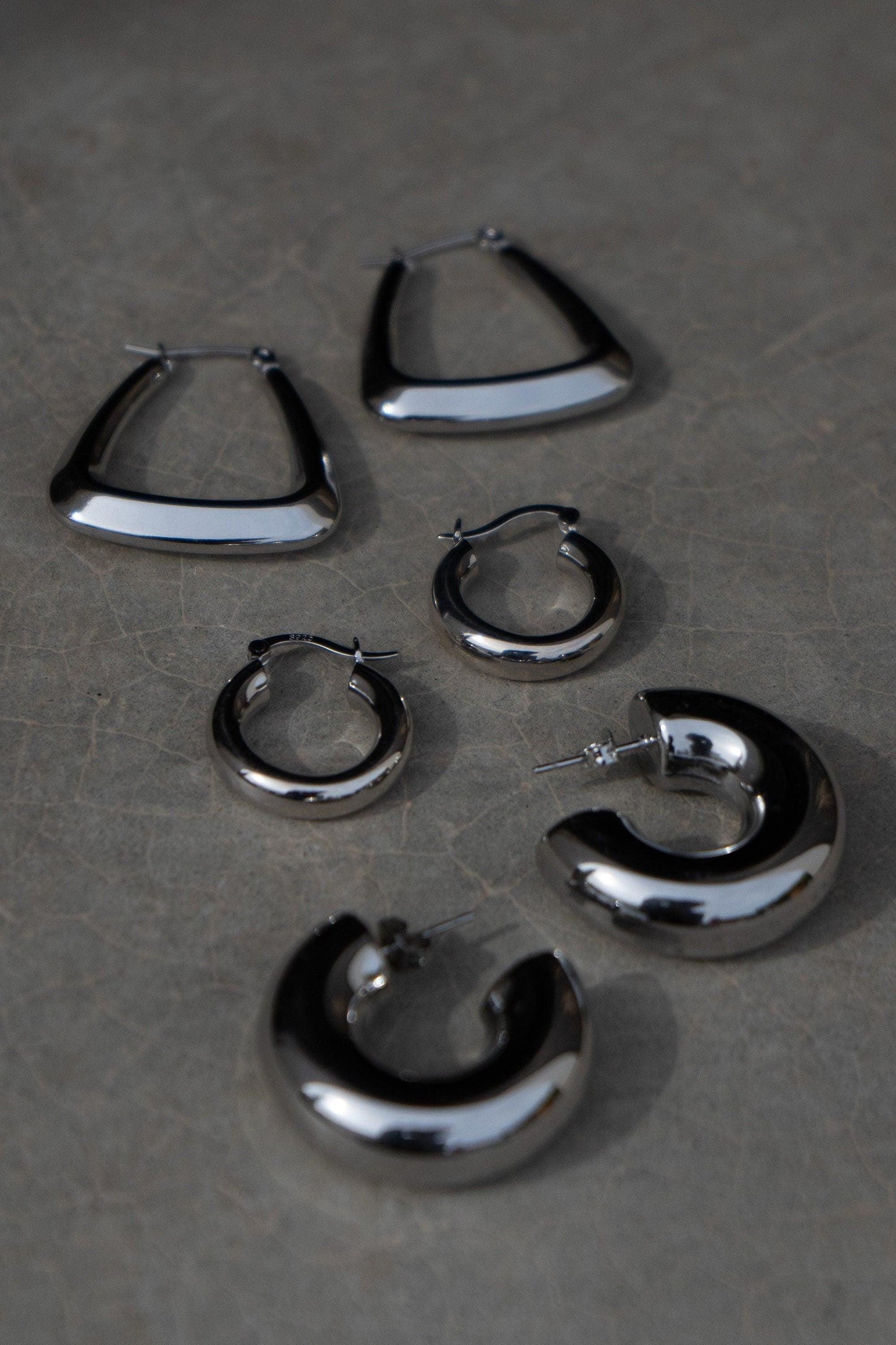 Silberfarbene Ohrringe in Trapezform