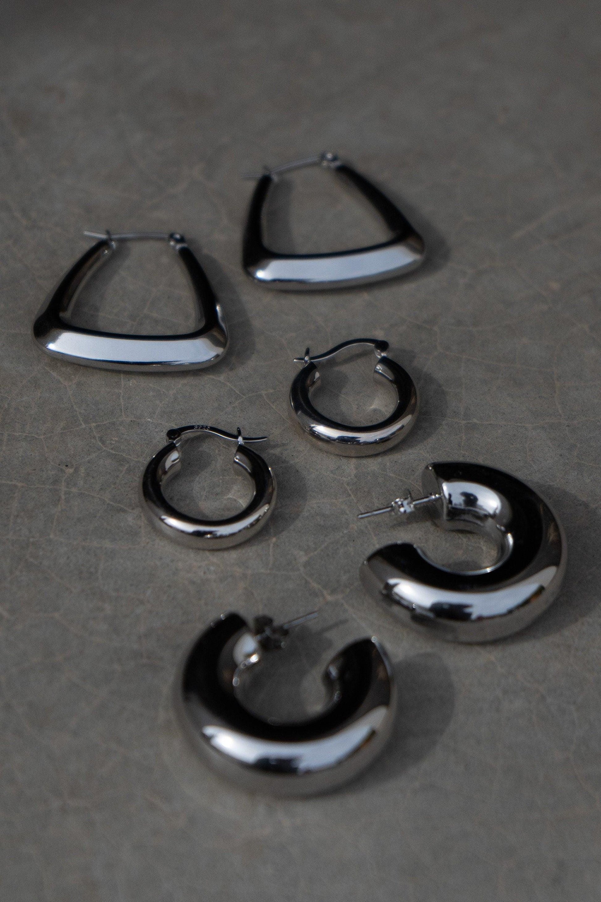 Silberfarbene Ohrringe in Trapezform