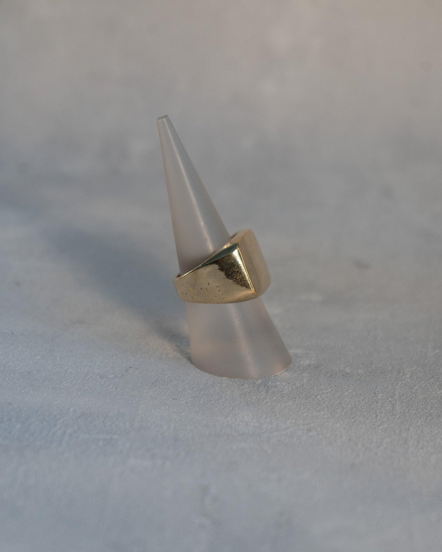 Massiver Siegelring Gold Herren | Viereckiger Messing Ring Unisex | Großer Statement Ring Damen | Siegelring Quadratisch Matt Gold - RC6
