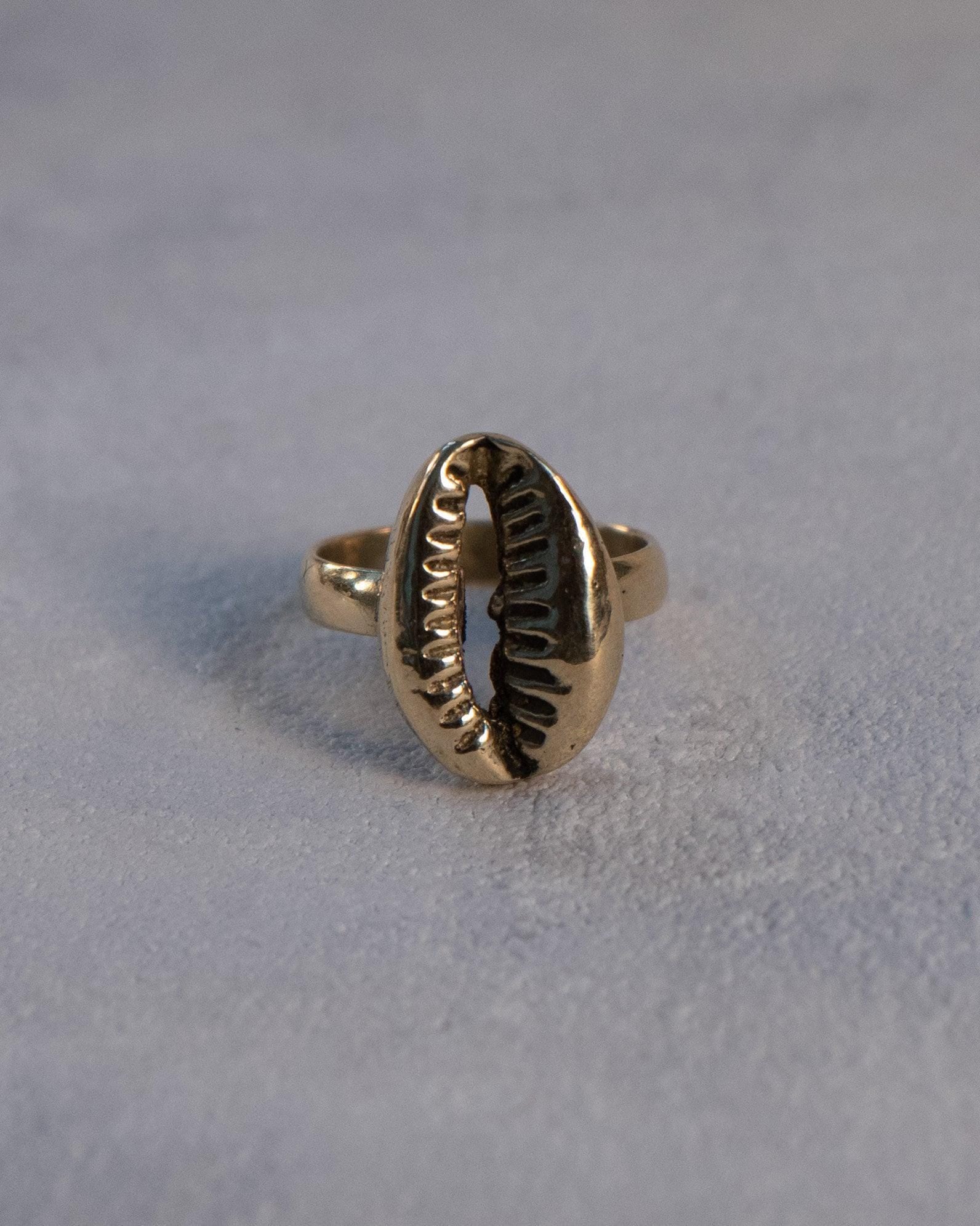 Goldener Ring mit Cori Muschel, Cori Muschel Messing Ring - RA3