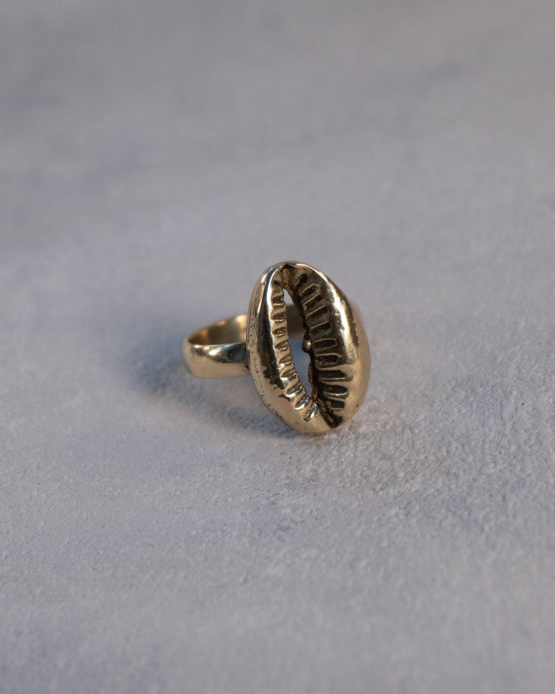Goldener Ring mit Cori Muschel, Cori Muschel Messing Ring - RA3