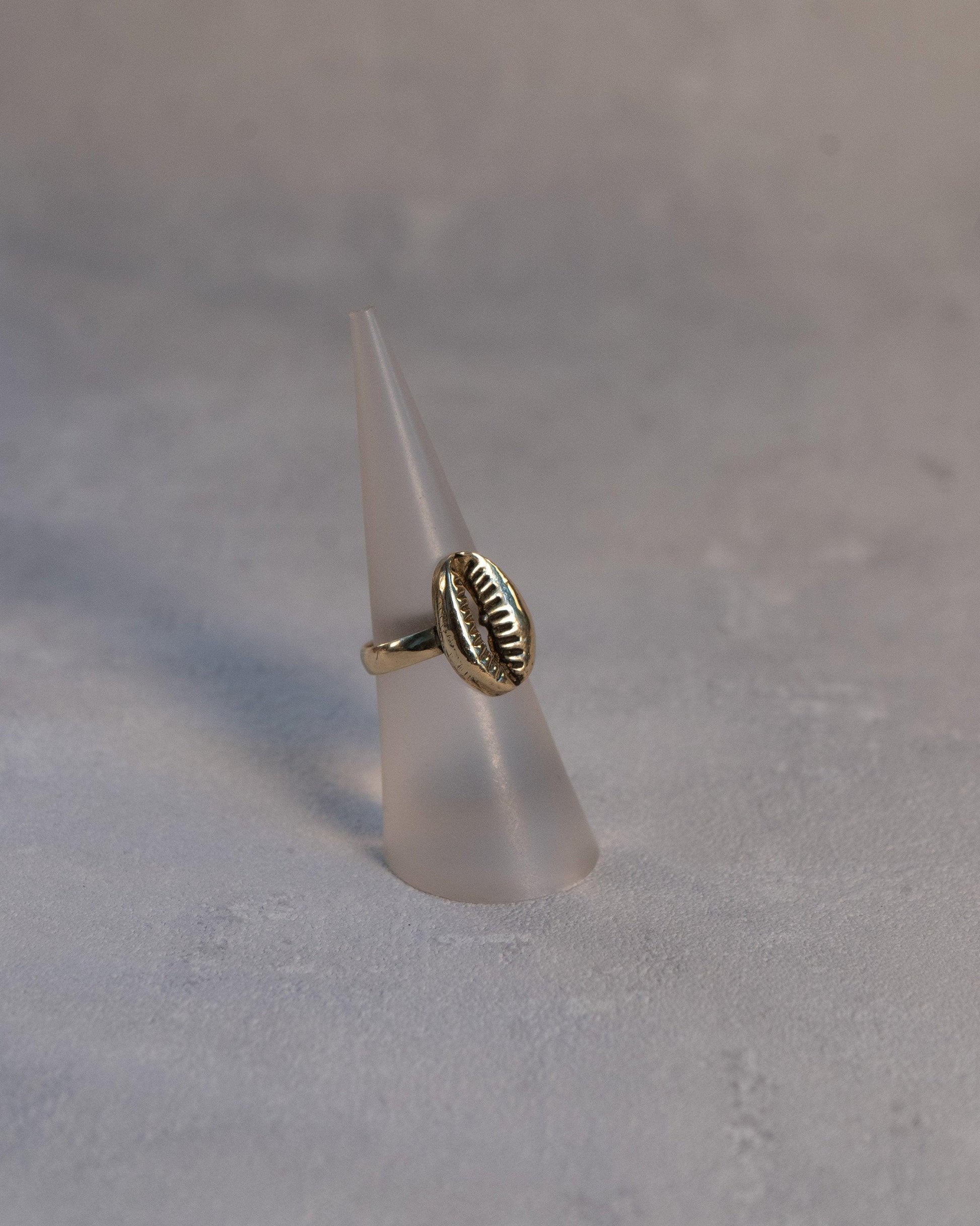Goldener Ring mit Cori Muschel, Cori Muschel Messing Ring - RA3