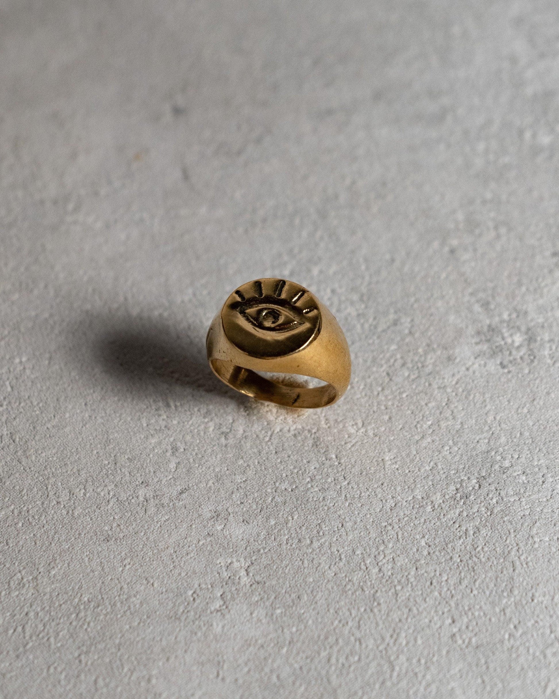 Goldener Siegelring mit Auge – Unisex Ring aus Messing | Ø 1,5 cm Siegel | Robuster Statement-Ring - RA9