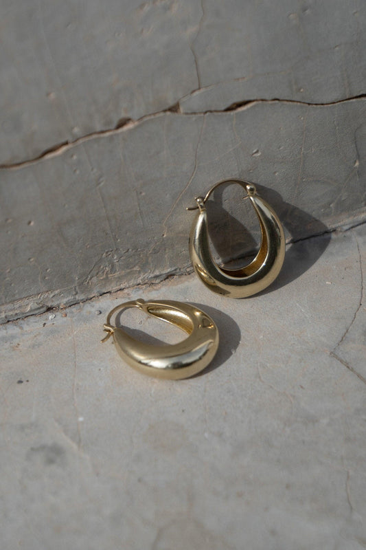 Dicke tropfenförmige Ohrringe aus Messing