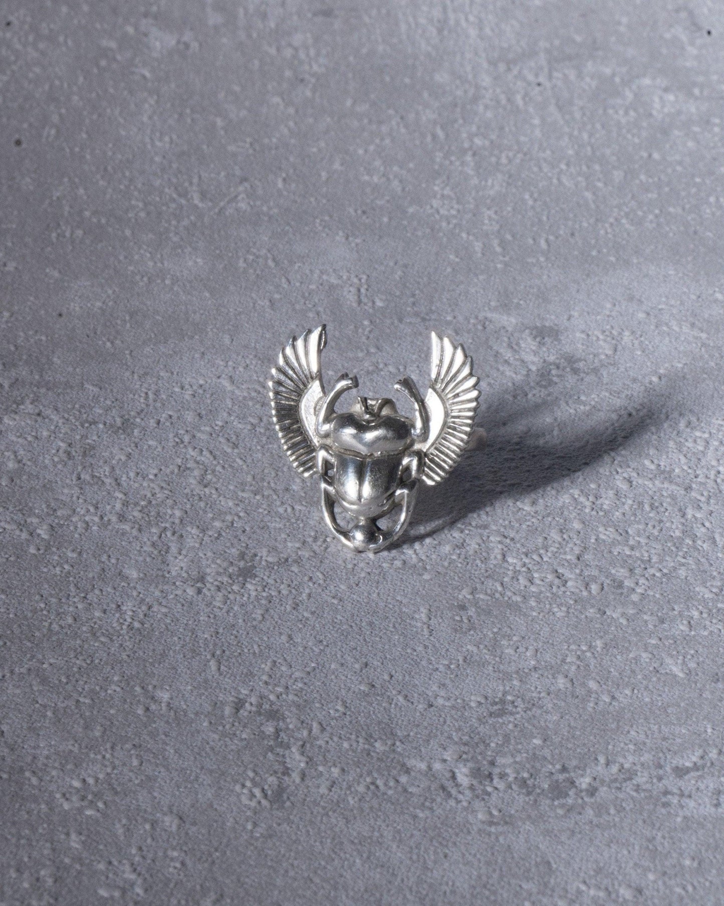 Echter Silberring mit großem, fein gearbeitetem Skarabäus - handgefertigter Talisman aus 925 Sterling Silber