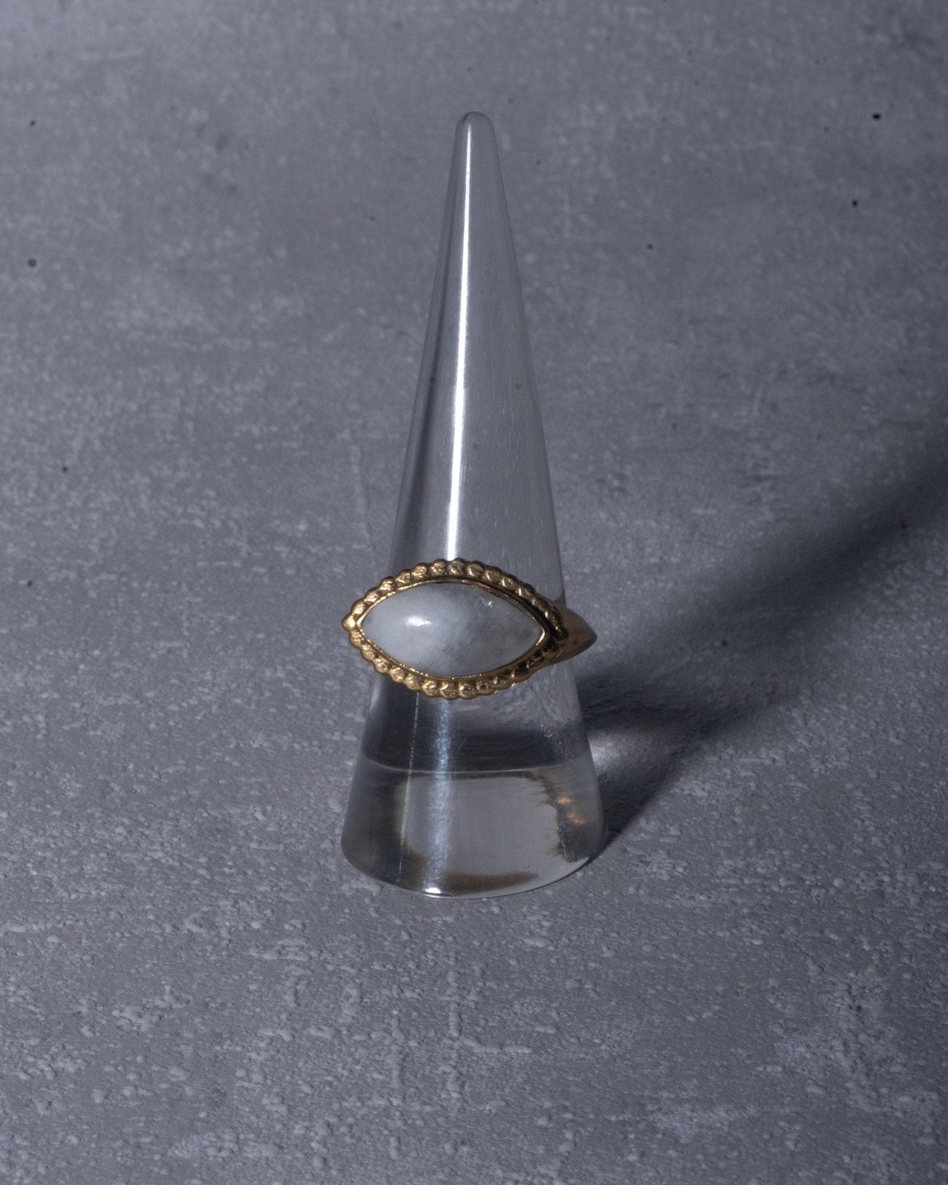 Statement Ring mit Mondstein | Großer Messingring mit augenförmigem Edelstein | Handgemachter Boho-Ring | RSL8(mon)