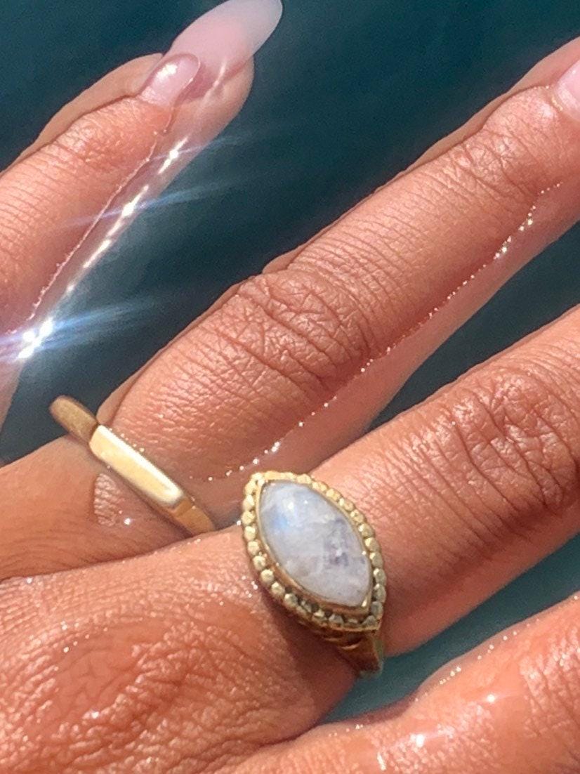 Statement Ring mit Mondstein | Großer Messingring mit augenförmigem Edelstein | Handgemachter Boho-Ring | RSL8(mon)