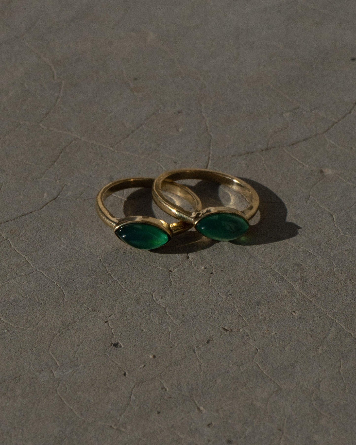 Grüner Onyx Ring Gold | Messing Ring mit Augenform Edelstein | Zarter Boho Ring| Marquise Schliff Statement Ring | Feiner Stapelring – RSS3
