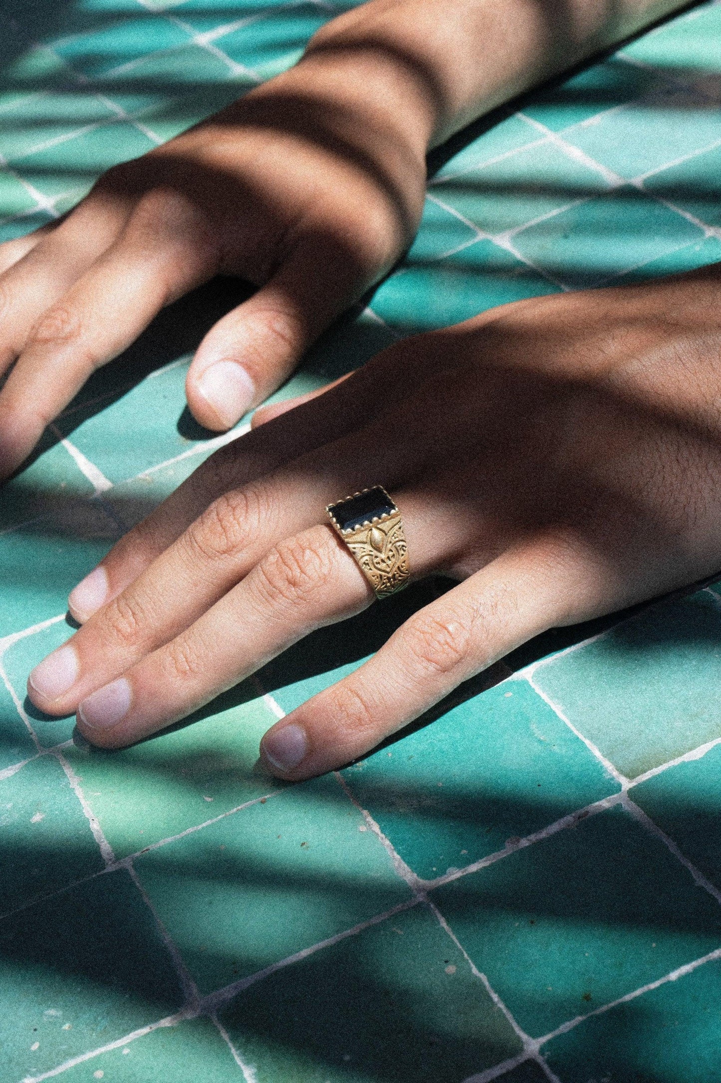 Verzierter Siegelring mit schwarzem Onyx, Unisex Ring, Unisex - RSL2