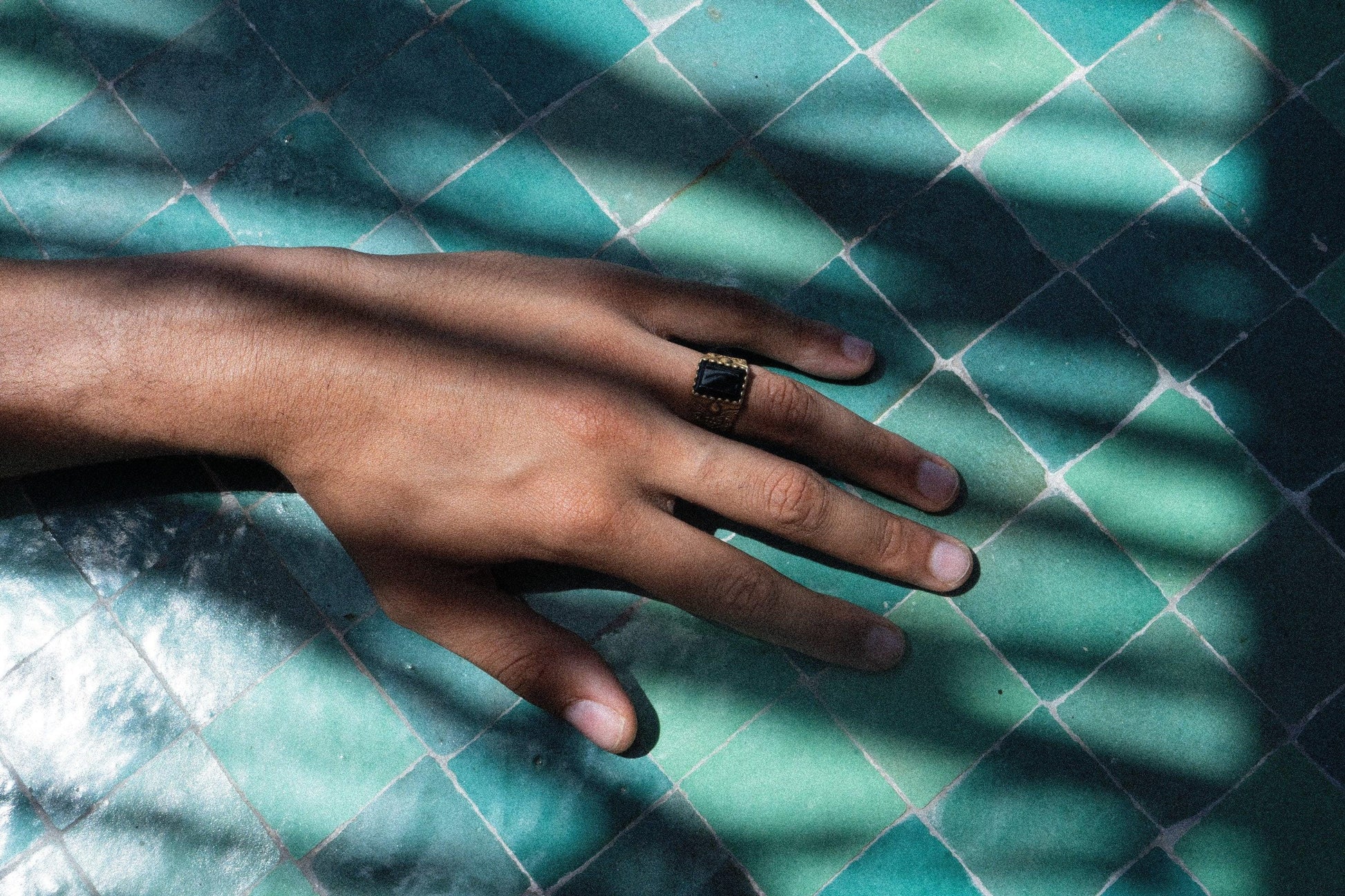 Verzierter Siegelring mit schwarzem Onyx, Unisex Ring, Unisex - RSL2
