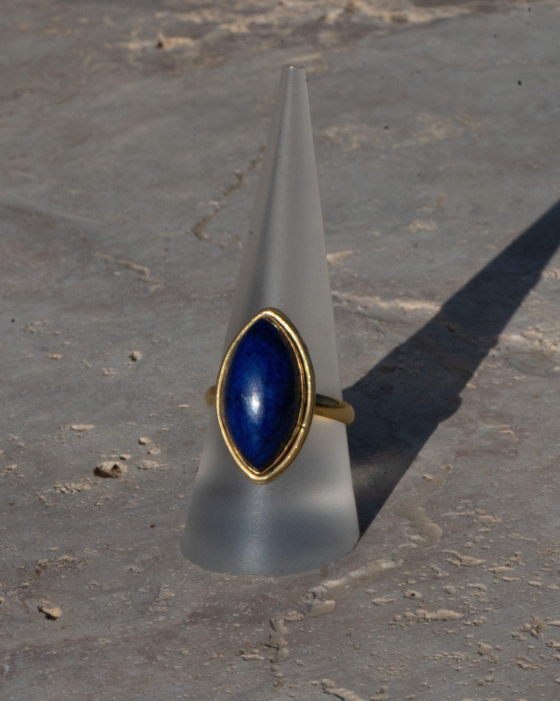 Messing Ring mit großem Lapislazuli als Schmuckstein RSL1 (lap)