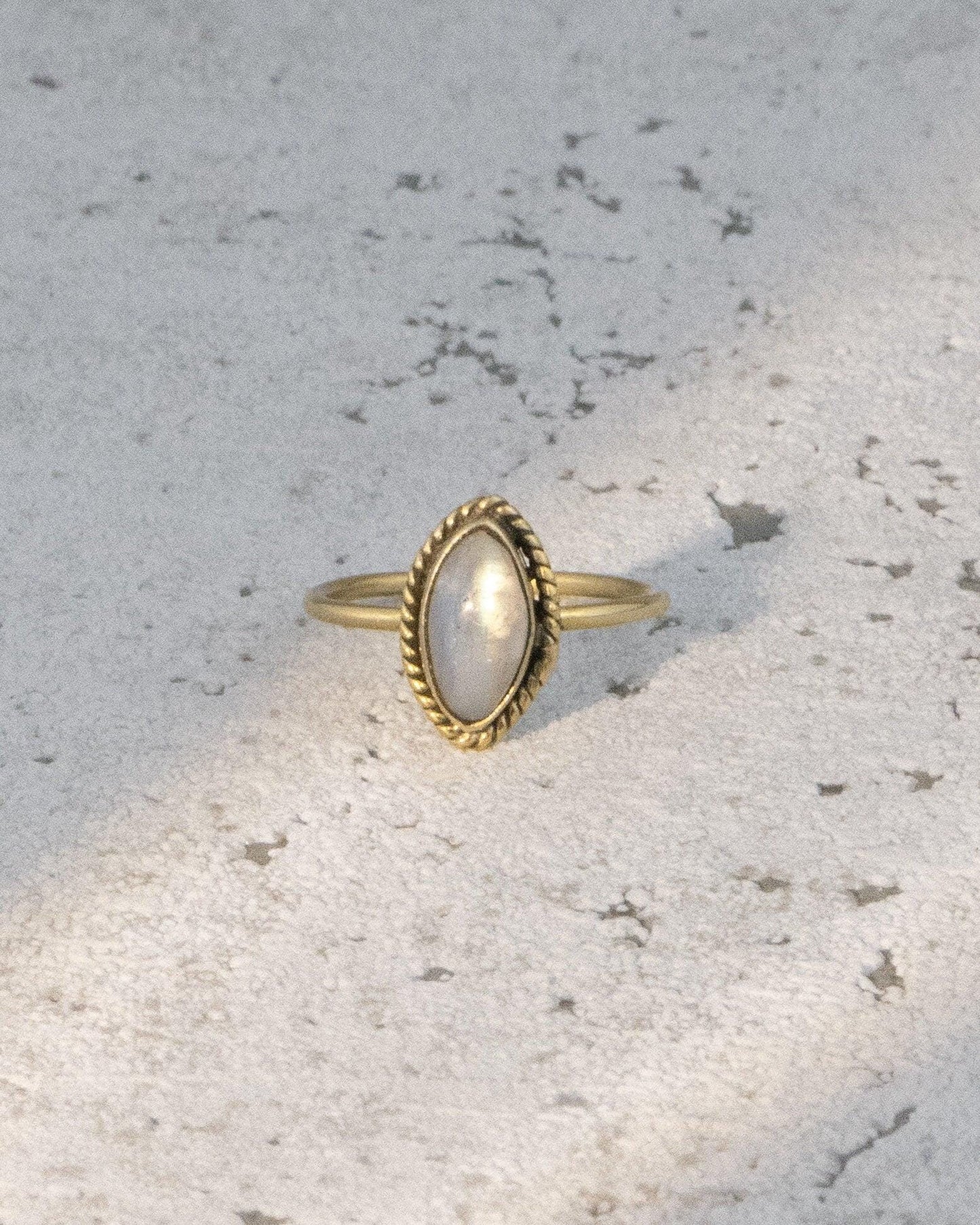Ring mit ovalem Mondstein -RSS2