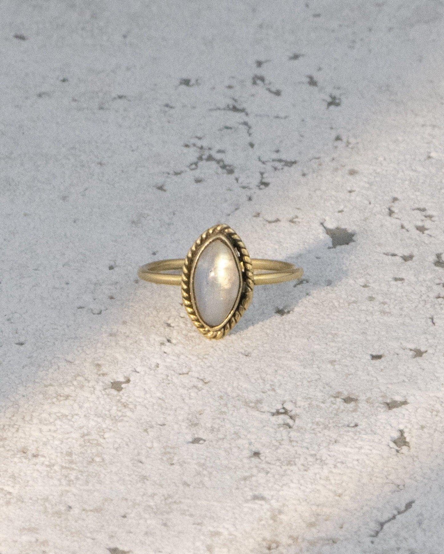 Ring mit ovalem Mondstein -RSS2