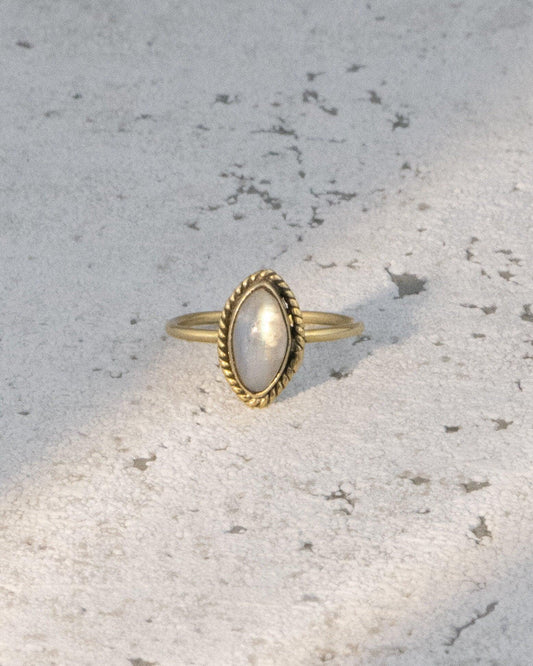Ring mit ovalem Mondstein -RSS2