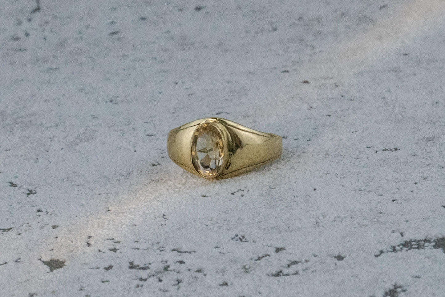 Citrin Siegelring Gold - Unisex - Ovaler Edelstein 12x6mm - Massives Messing - Stein des Erfolgs - Wasserfester Boho Ring - Naiza RSM2(Cit)