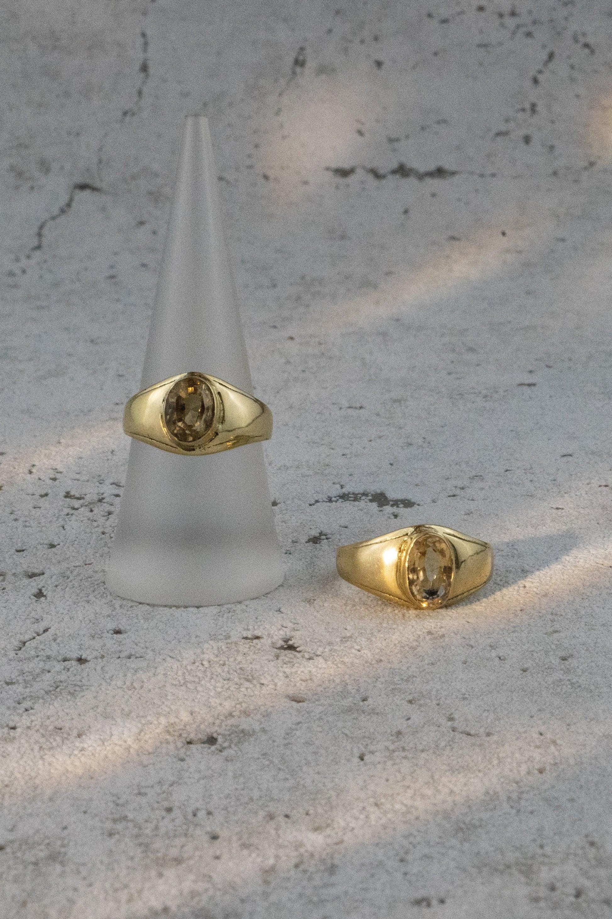 Citrin Siegelring Gold - Unisex - Ovaler Edelstein 12x6mm - Massives Messing - Stein des Erfolgs - Wasserfester Boho Ring - Naiza RSM2(Cit)