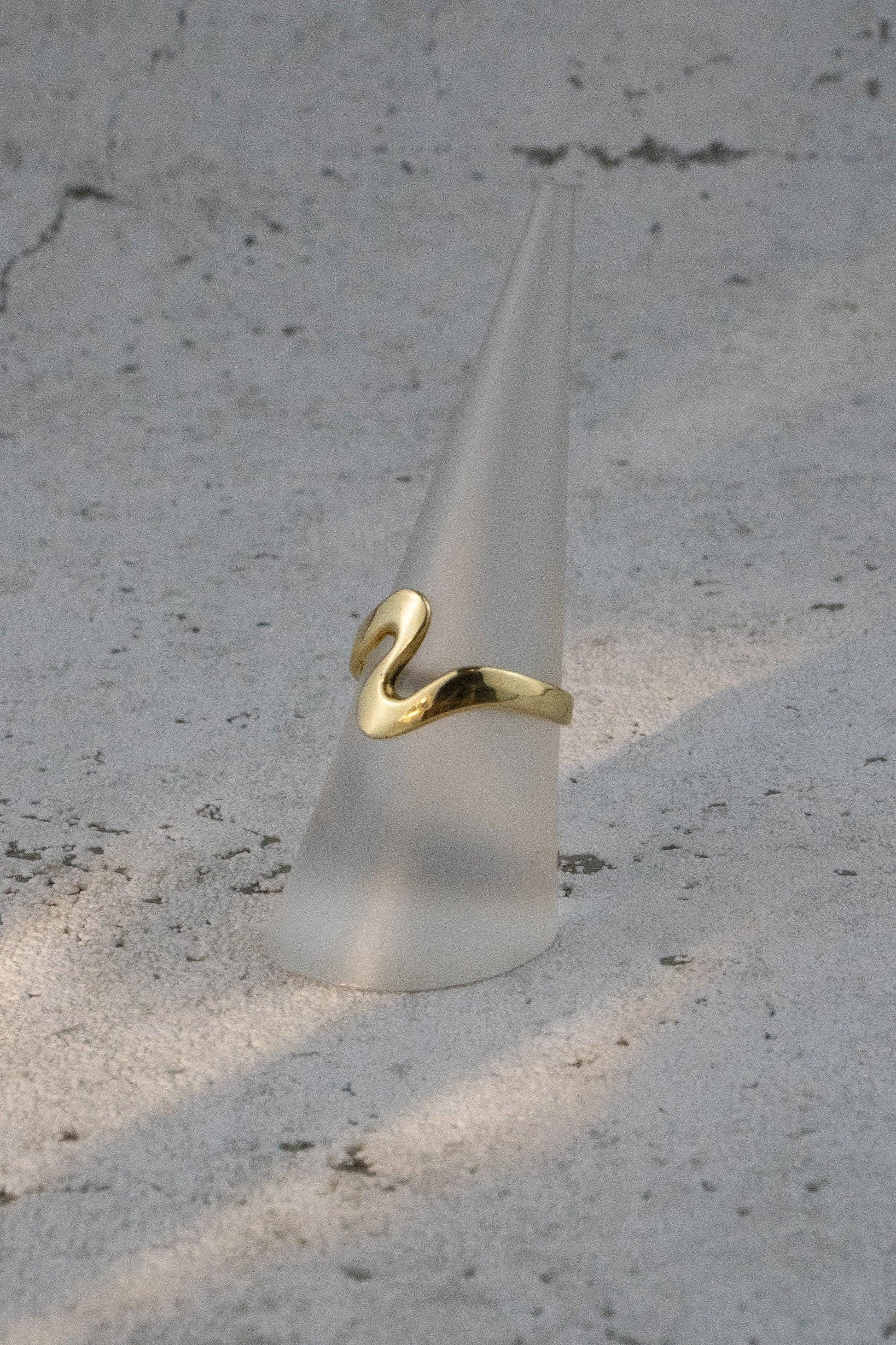 Wellenförmiger Messingring, schlichter Ring, minimalistischer Ring - RB9