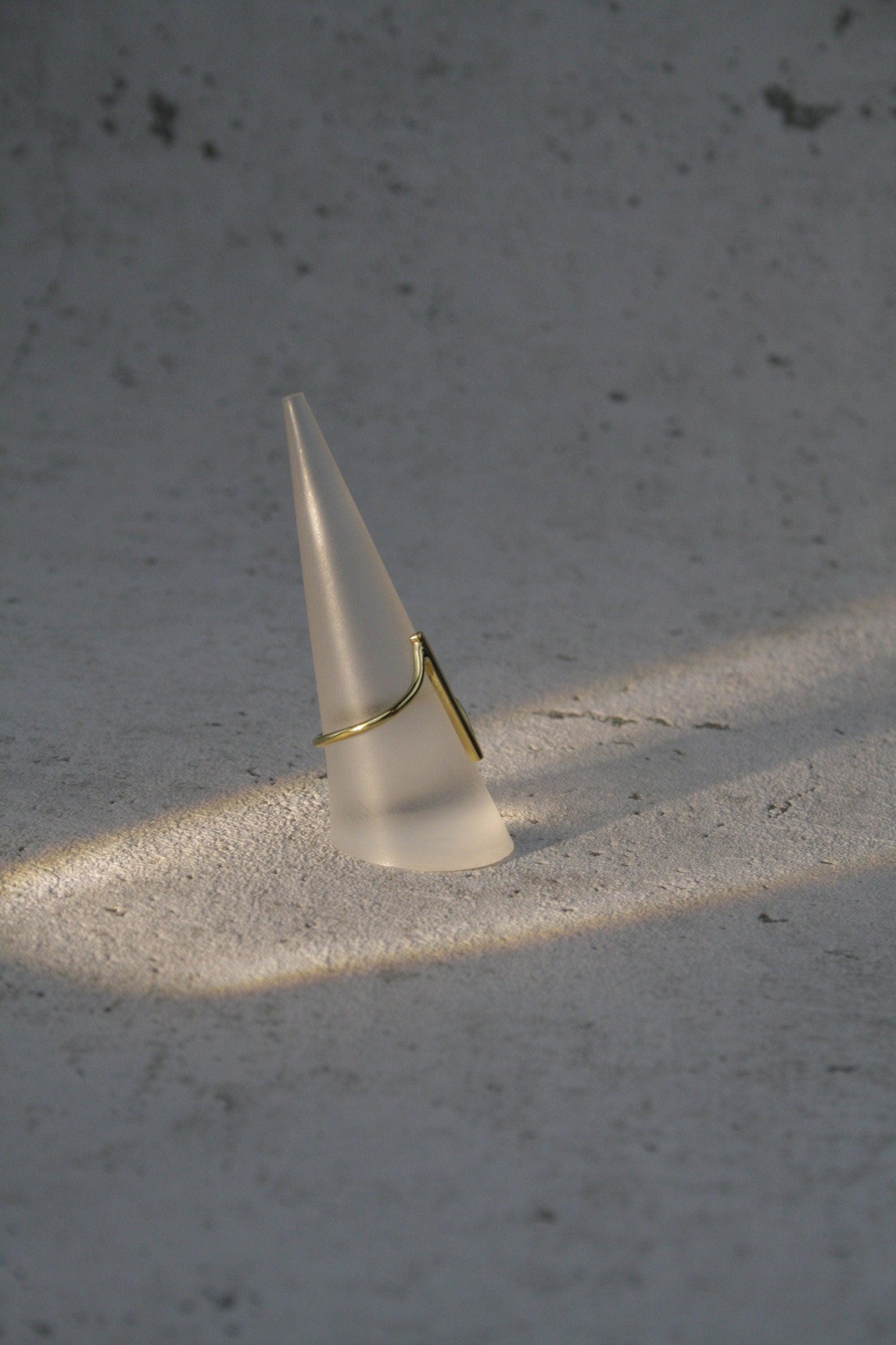 Schmaler Messingring mit ZickZack - Rc9
