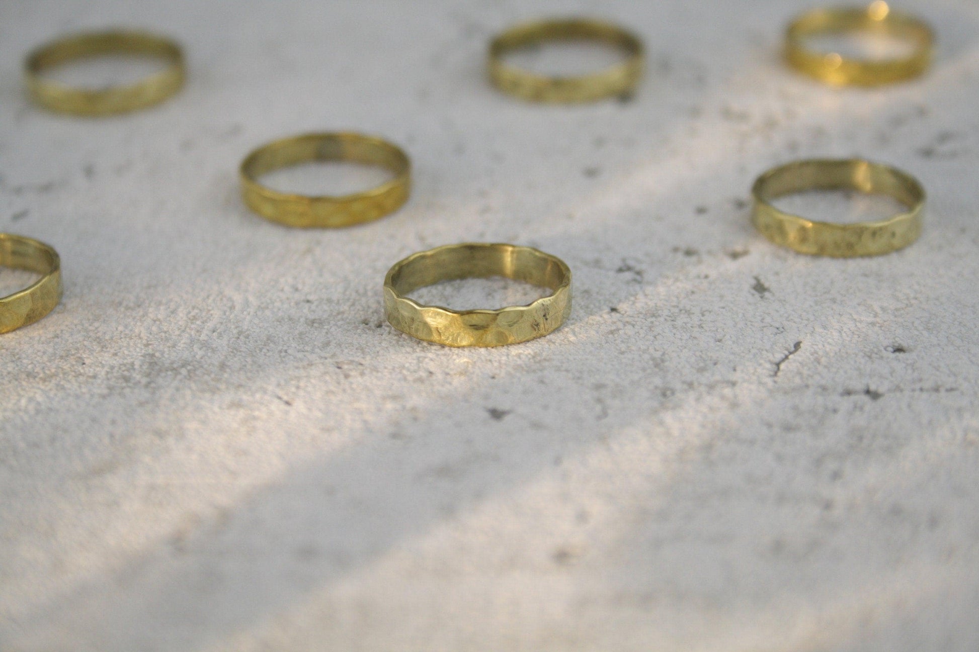 Schlichter Messingring, Basis Ring, Gehämmerter Messingring, Ring Handgemacht - RB1