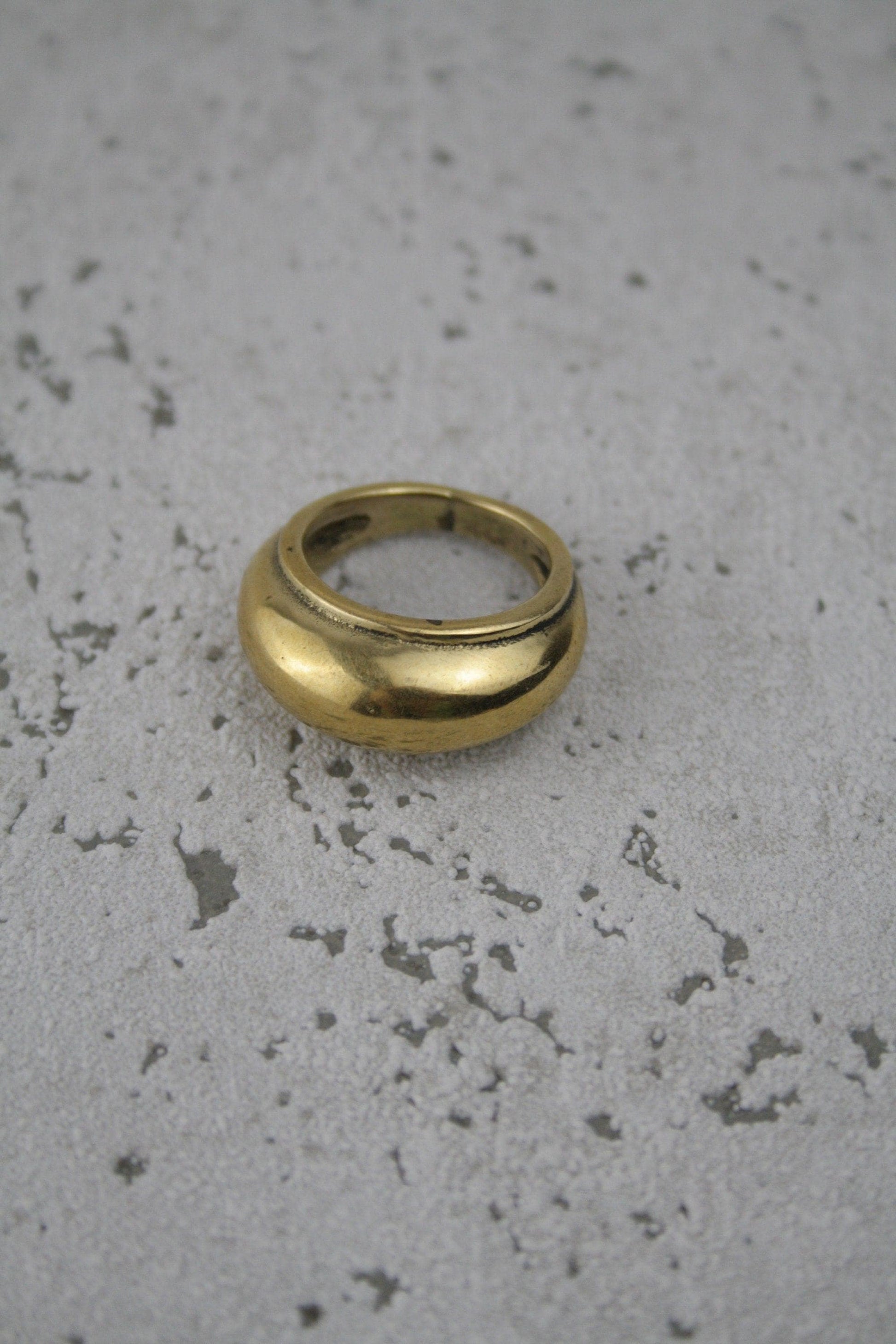 Dicker Messingring, Bauchiger ring aus Messing, Statementring aus Messing - RC4