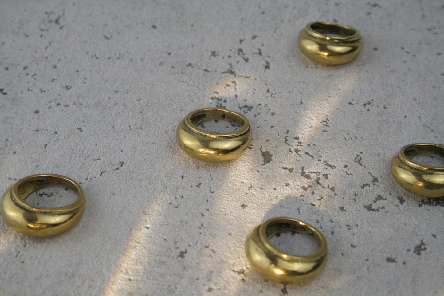 Dicker Messingring, Bauchiger ring aus Messing, Statementring aus Messing - RC4