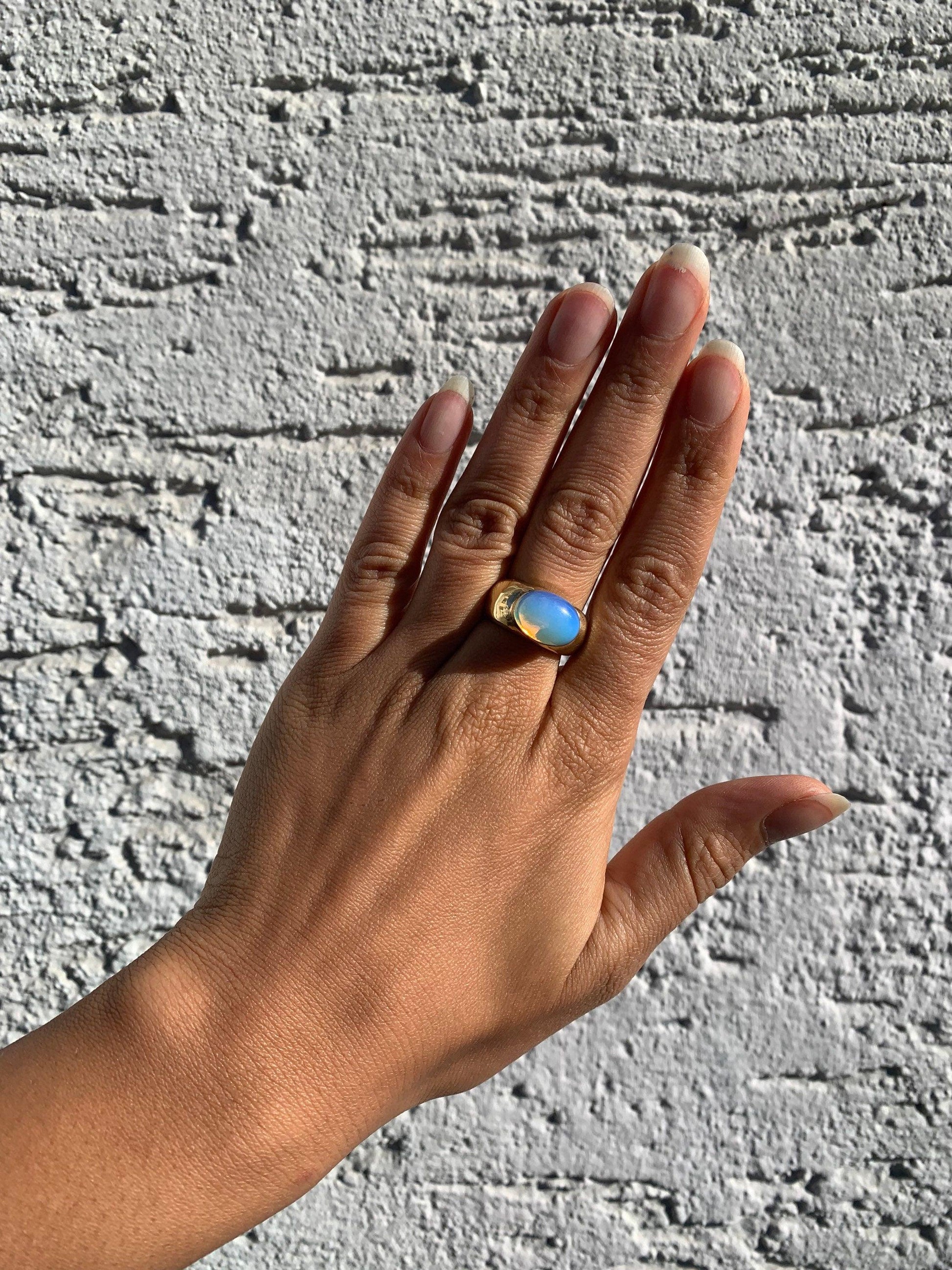 Opal Siegelring Gold - Massives Messing - Ovaler Stein 10x8mm - Leuchtendes Blau - Synthetischer Opal Wasserfest Chunky Boho Ring RSL4