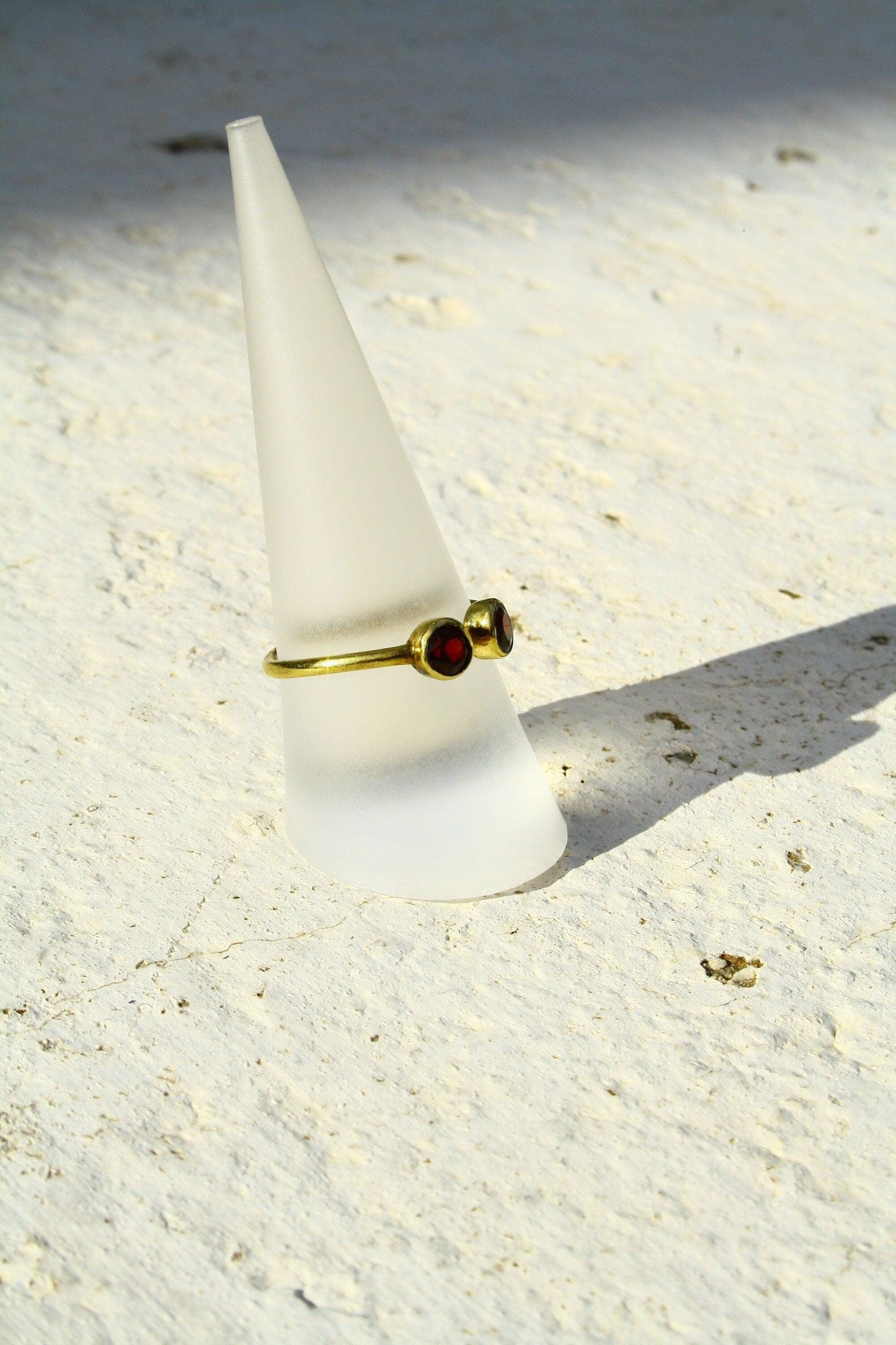 Messingring mit rotem Granat, Granatschmuck, Granatstein, Echtsteinschmuck, Handgemacht