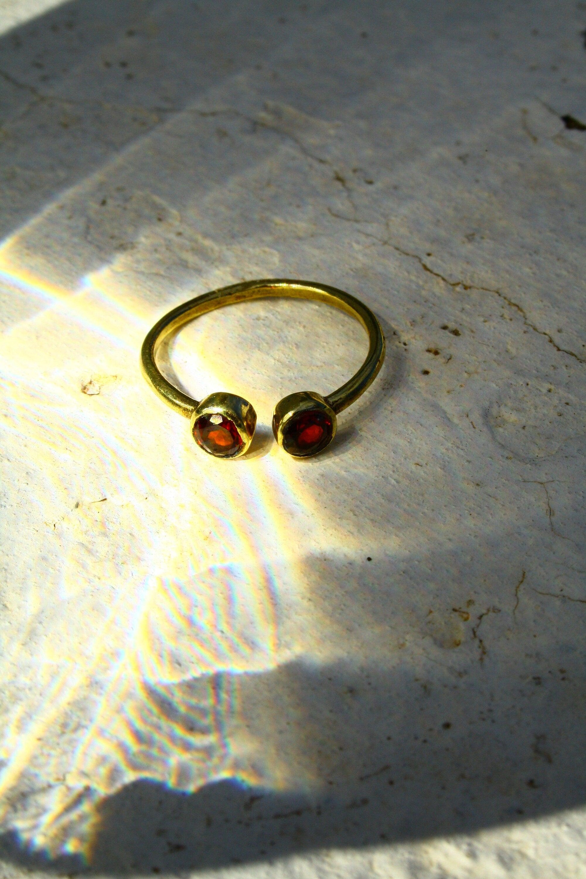 Messingring mit rotem Granat, Granatschmuck, Granatstein, Echtsteinschmuck, Handgemacht