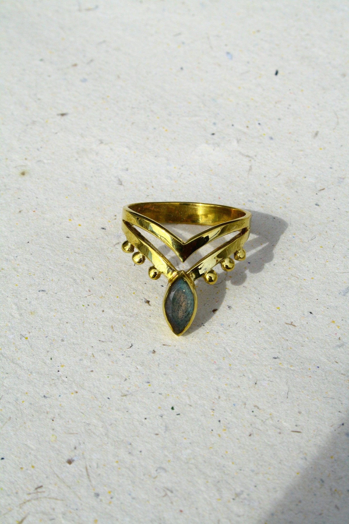 Verzierter Messingring mit Labradorit, Heilstein, Edelstein Schmuck - RSM7