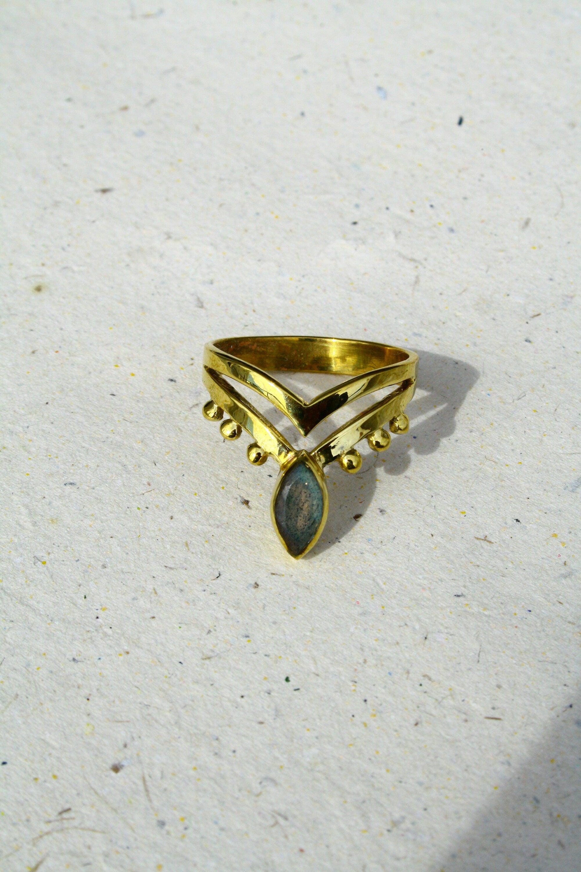 Verzierter Messingring mit Labradorit, Heilstein, Edelstein Schmuck - RSM7