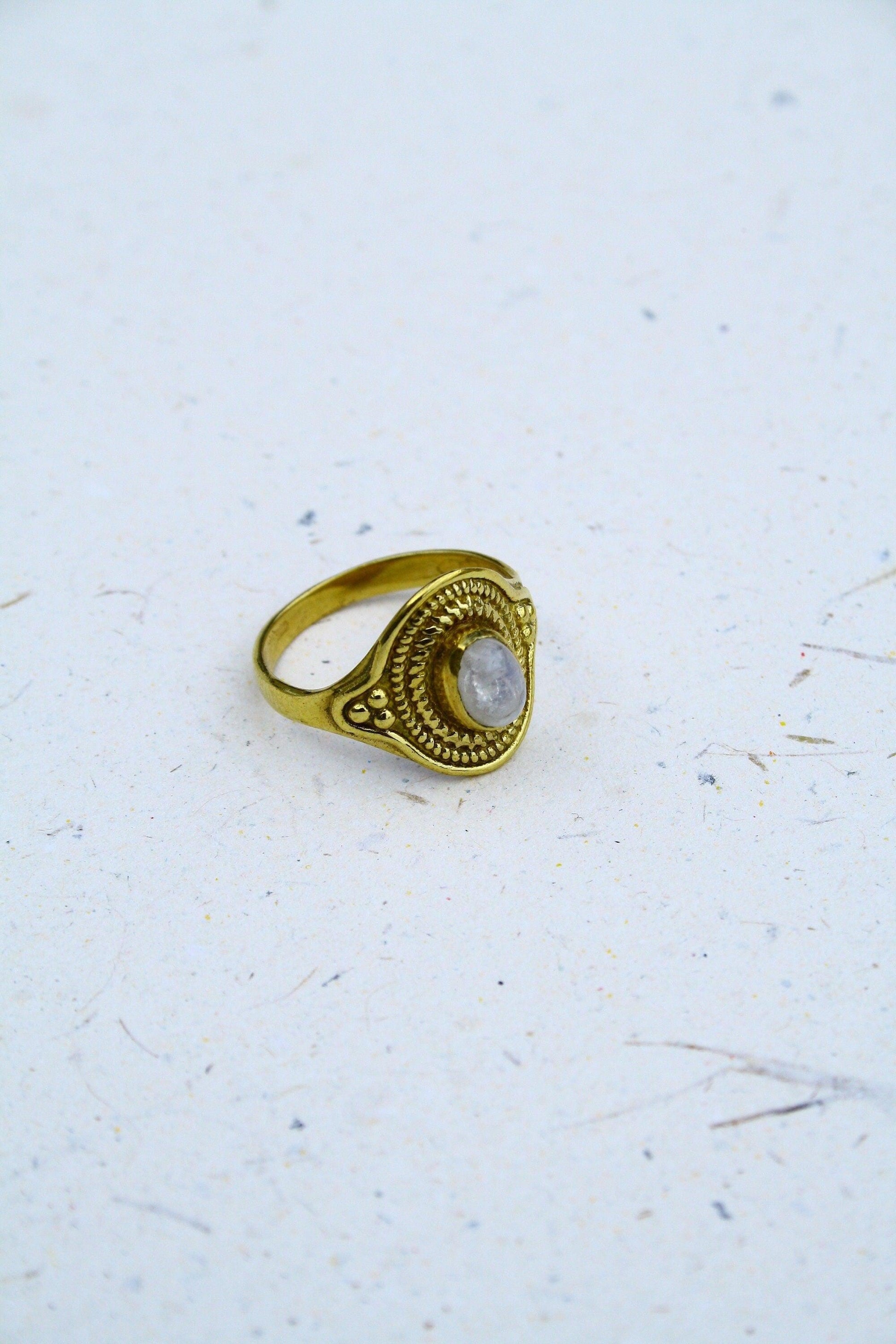 Mondsteinring aus Messing, Ring mit Verzierung, Messingschmuck, Echtsteinring