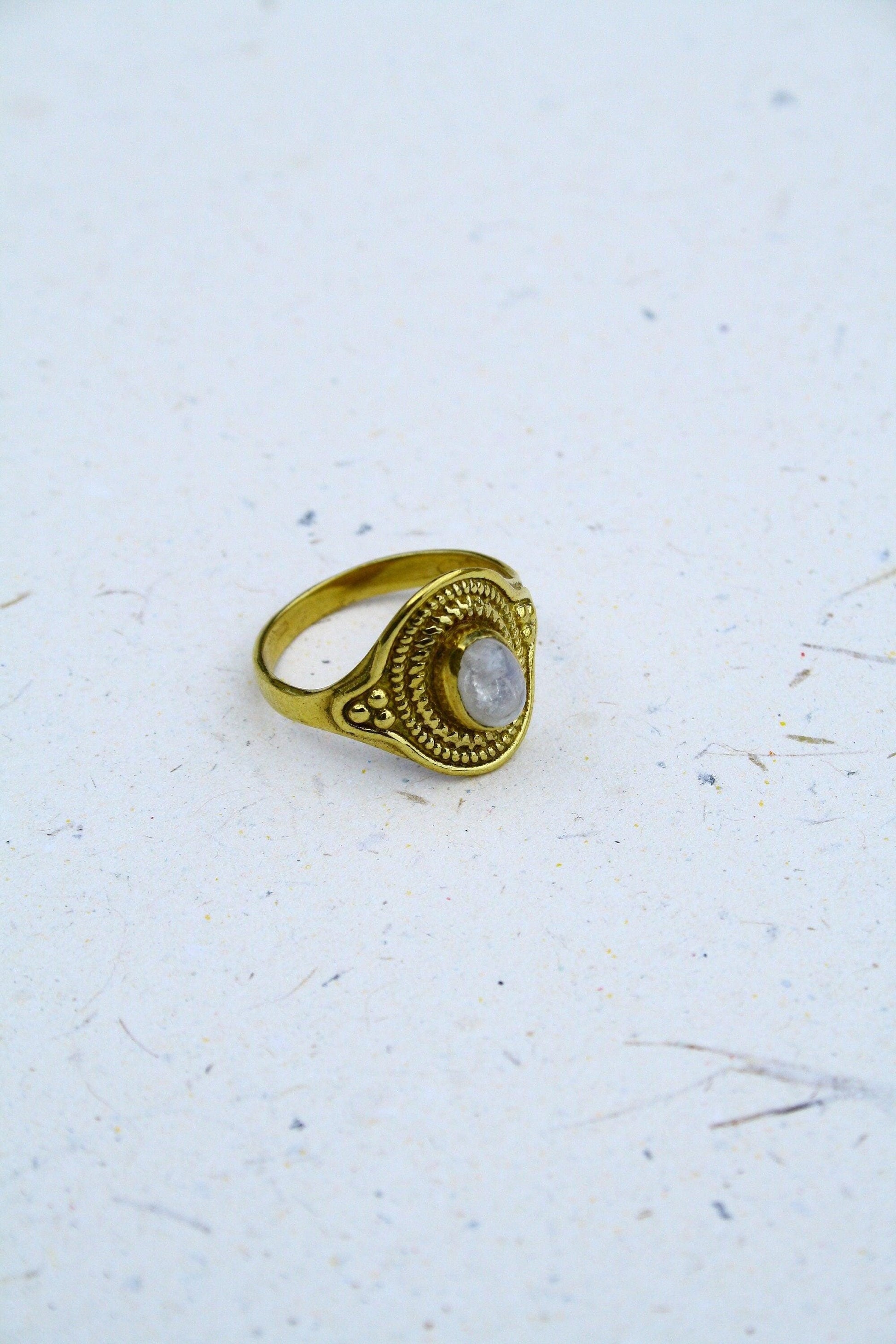 Mondsteinring aus Messing, Ring mit Verzierung, Messingschmuck, Echtsteinring