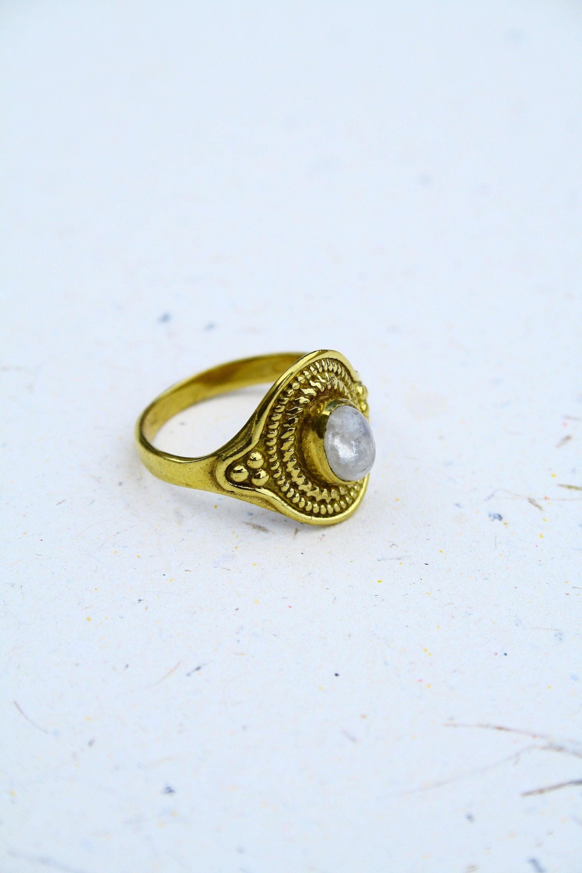 Mondsteinring aus Messing, Ring mit Verzierung, Messingschmuck, Echtsteinring