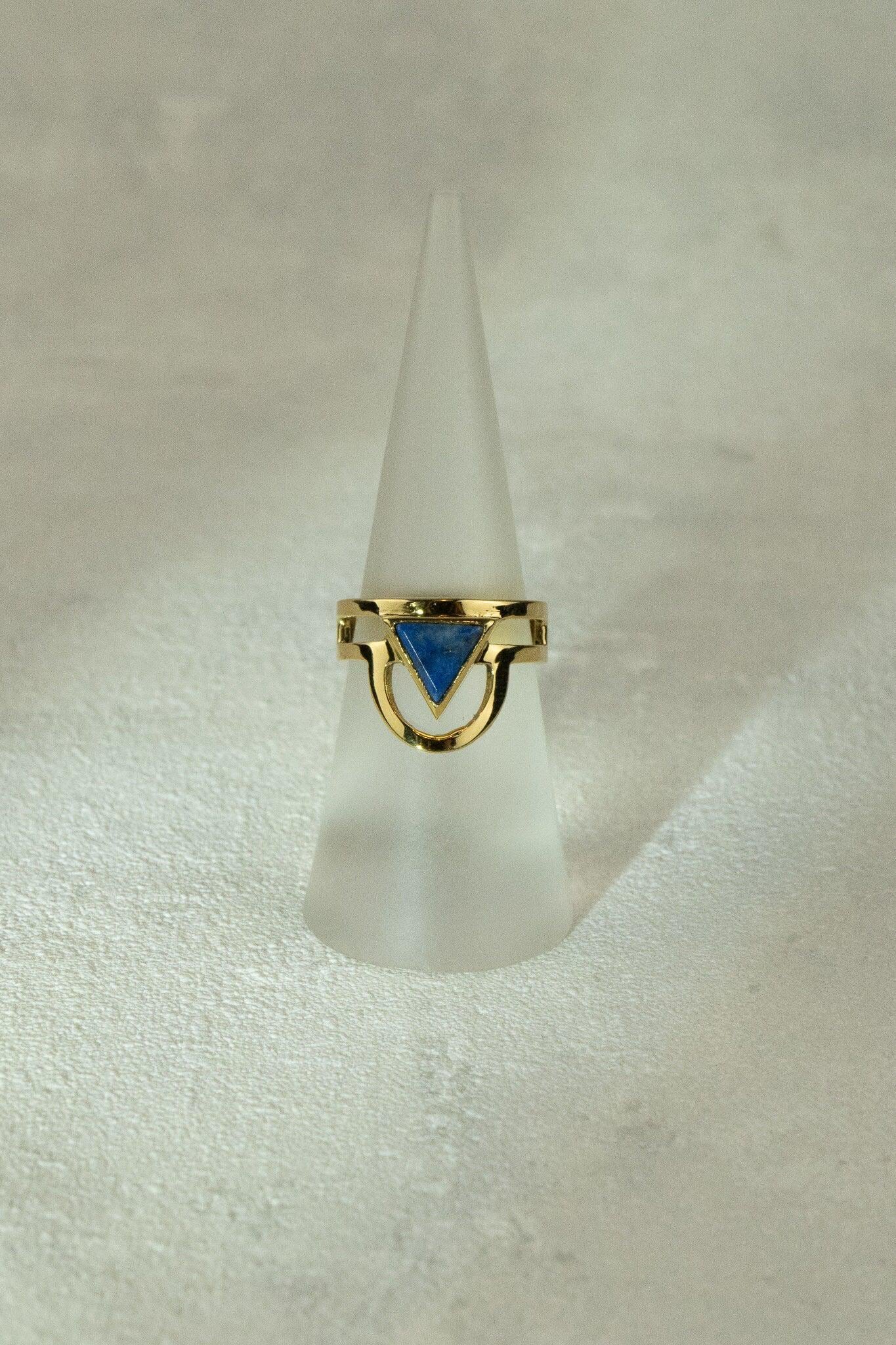 Lapis Lazuli Ring Gold - Dreieck Schliff - Massives Messing - Königsblauer Edelstein - Stein der Wahrheit - Wasserfest - Boho - Naiza RSM4