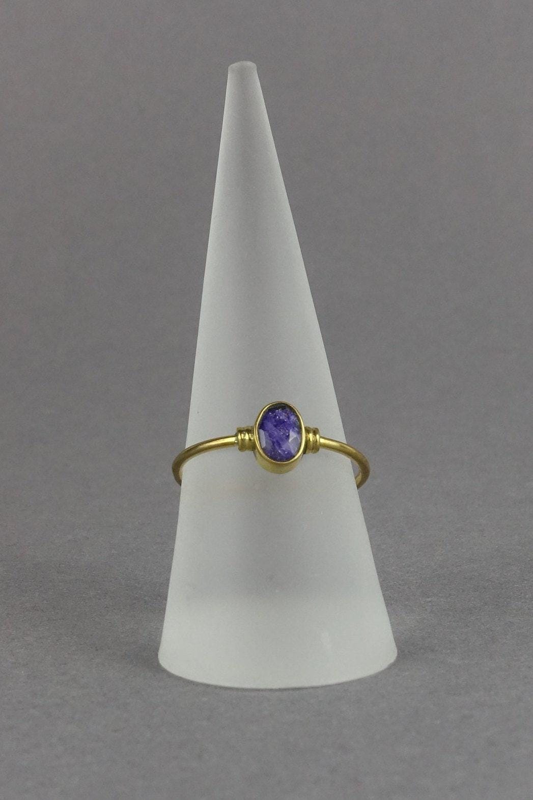 Amethystring aus Messing mit Ovalschliff