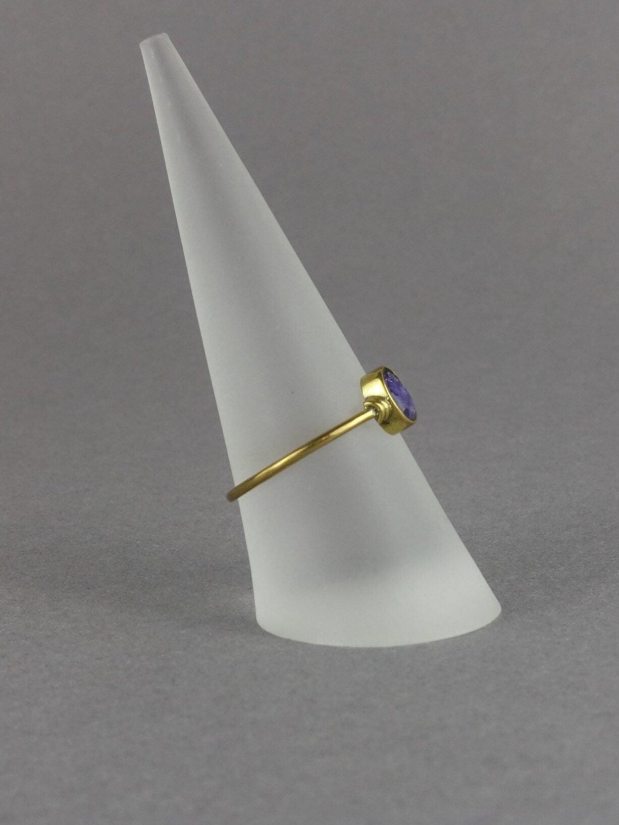 Amethystring aus Messing mit Ovalschliff