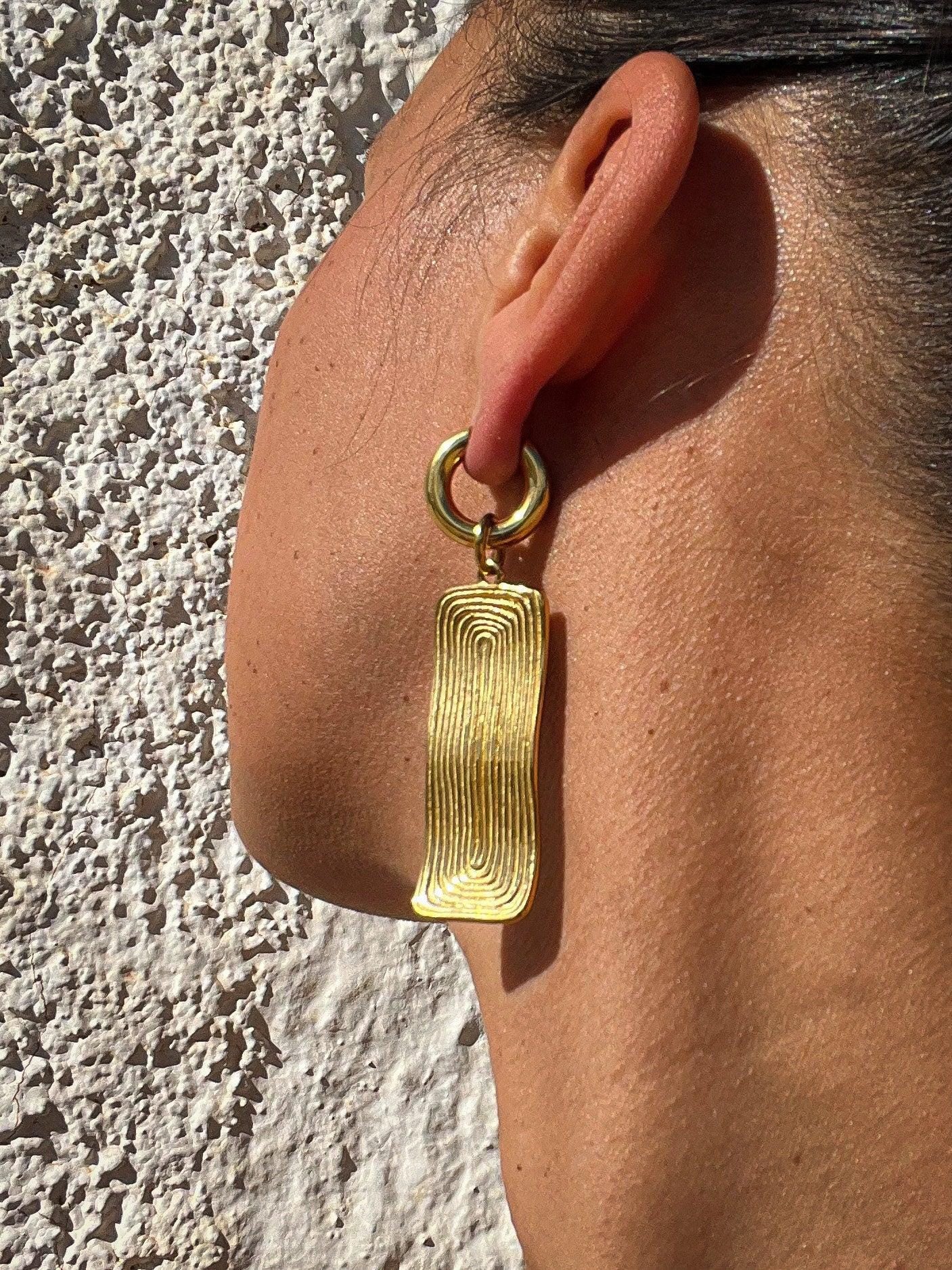 Große goldene hängende Ohrringe, vergoldet aus Edelstahl