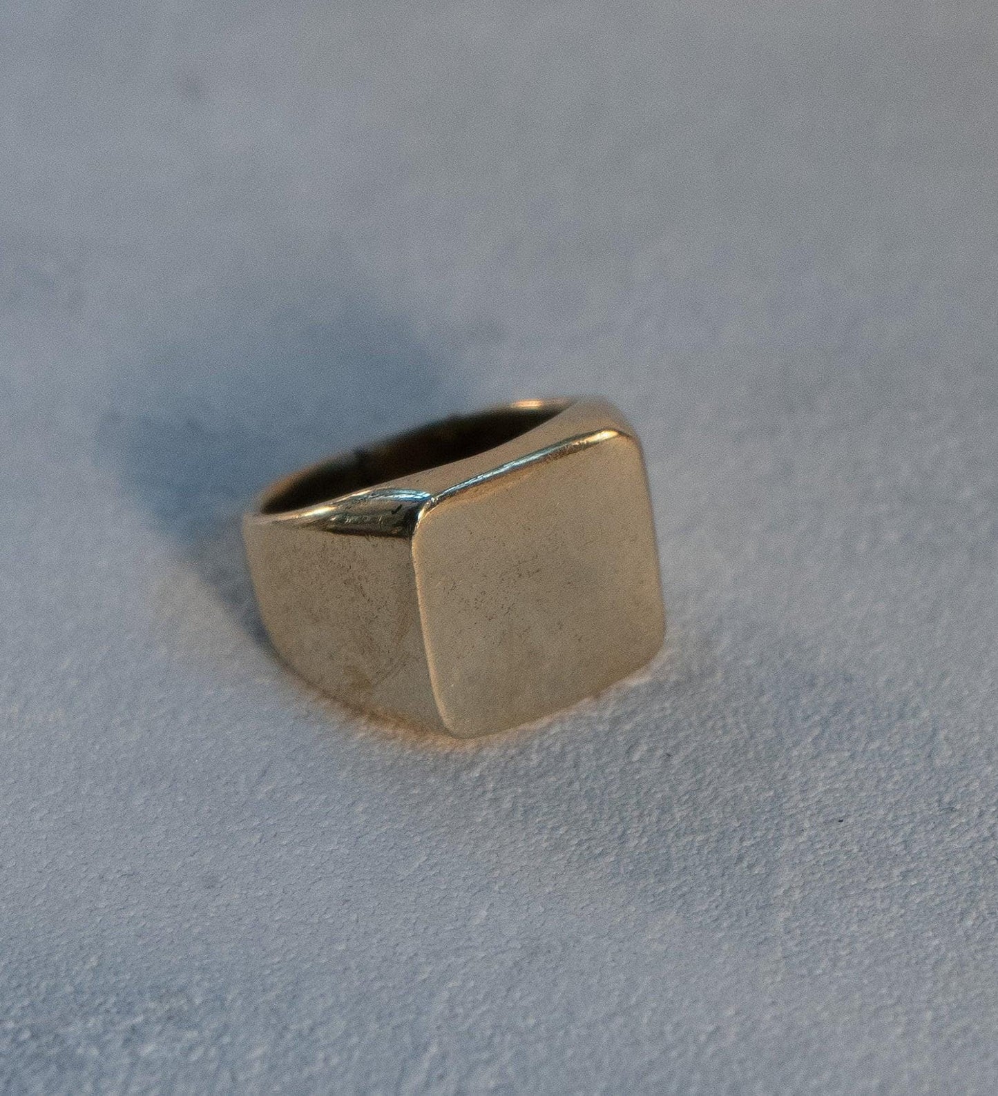 Massiver Siegelring Gold Herren | Viereckiger Messing Ring Unisex | Großer Statement Ring Damen | Siegelring Quadratisch Matt Gold - RC6