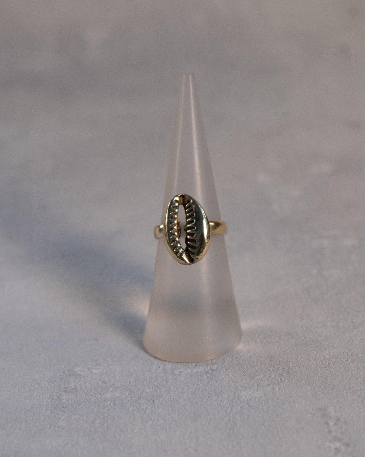 Goldener Ring mit Cori Muschel, Cori Muschel Messing Ring - RA3