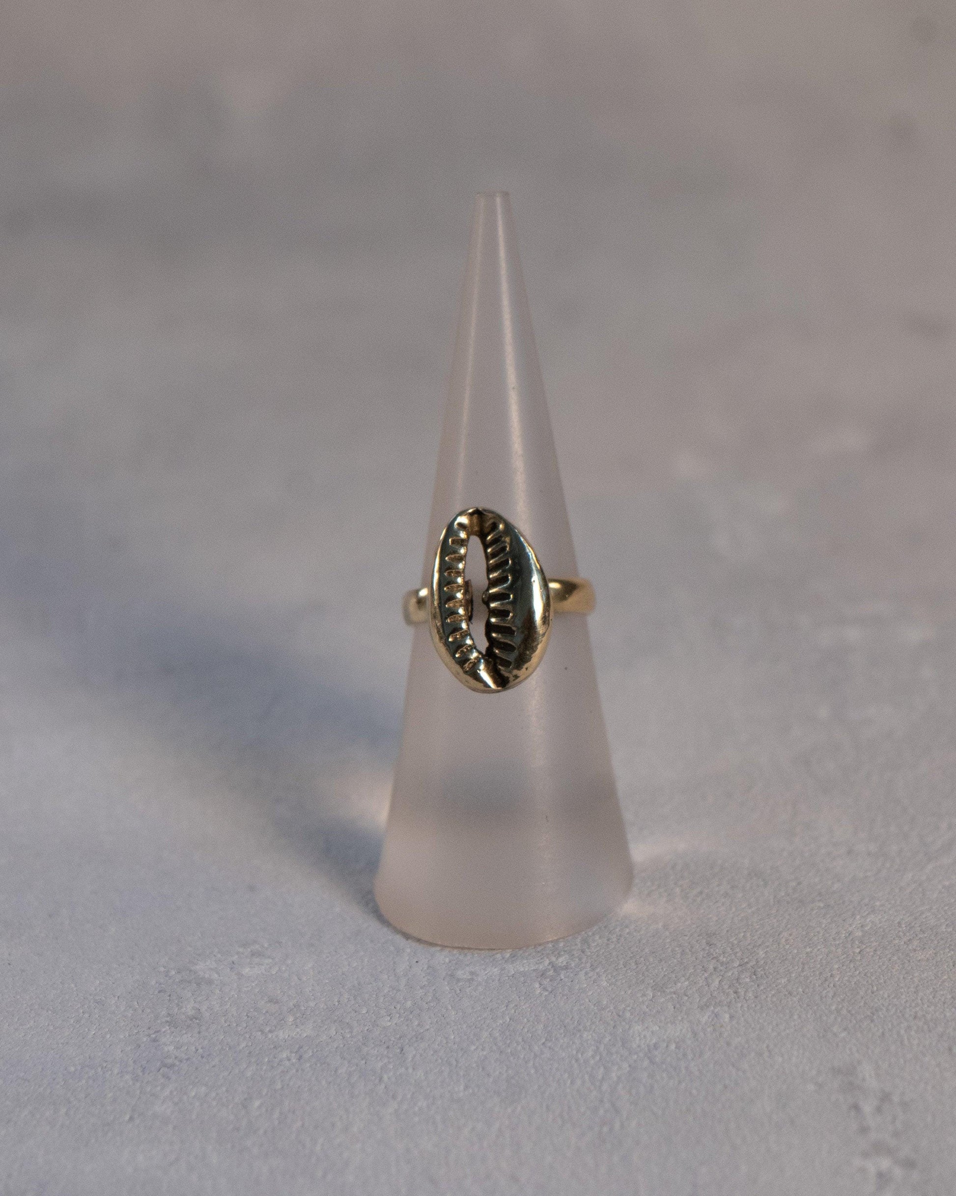 Goldener Ring mit Cori Muschel, Cori Muschel Messing Ring - RA3