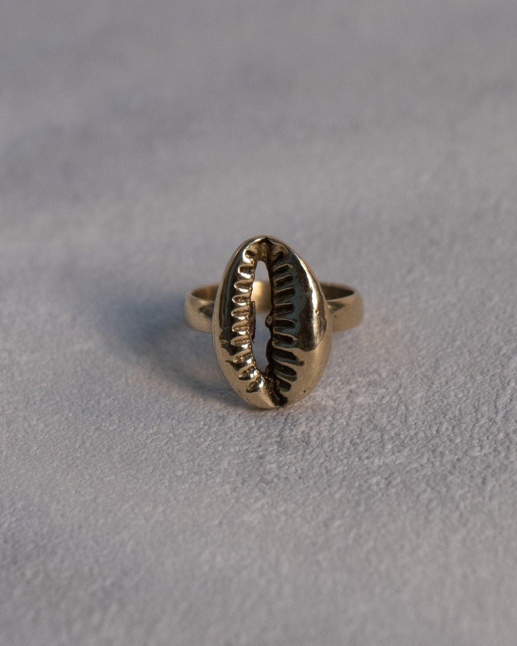 Goldener Ring mit Cori Muschel, Cori Muschel Messing Ring - RA3