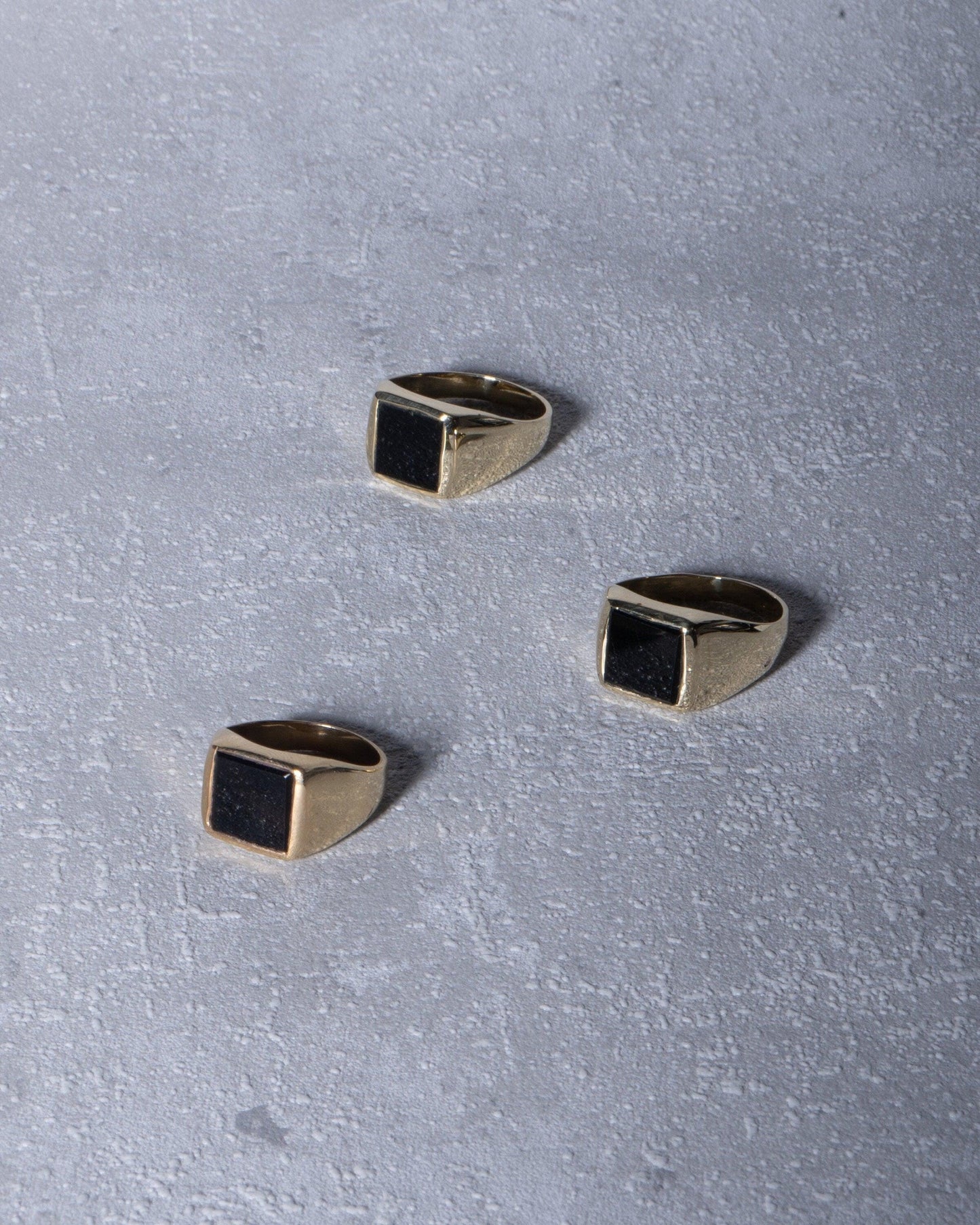 Ring mit quadratischem Onyx als Schmuckstein - Unisex - RSL6