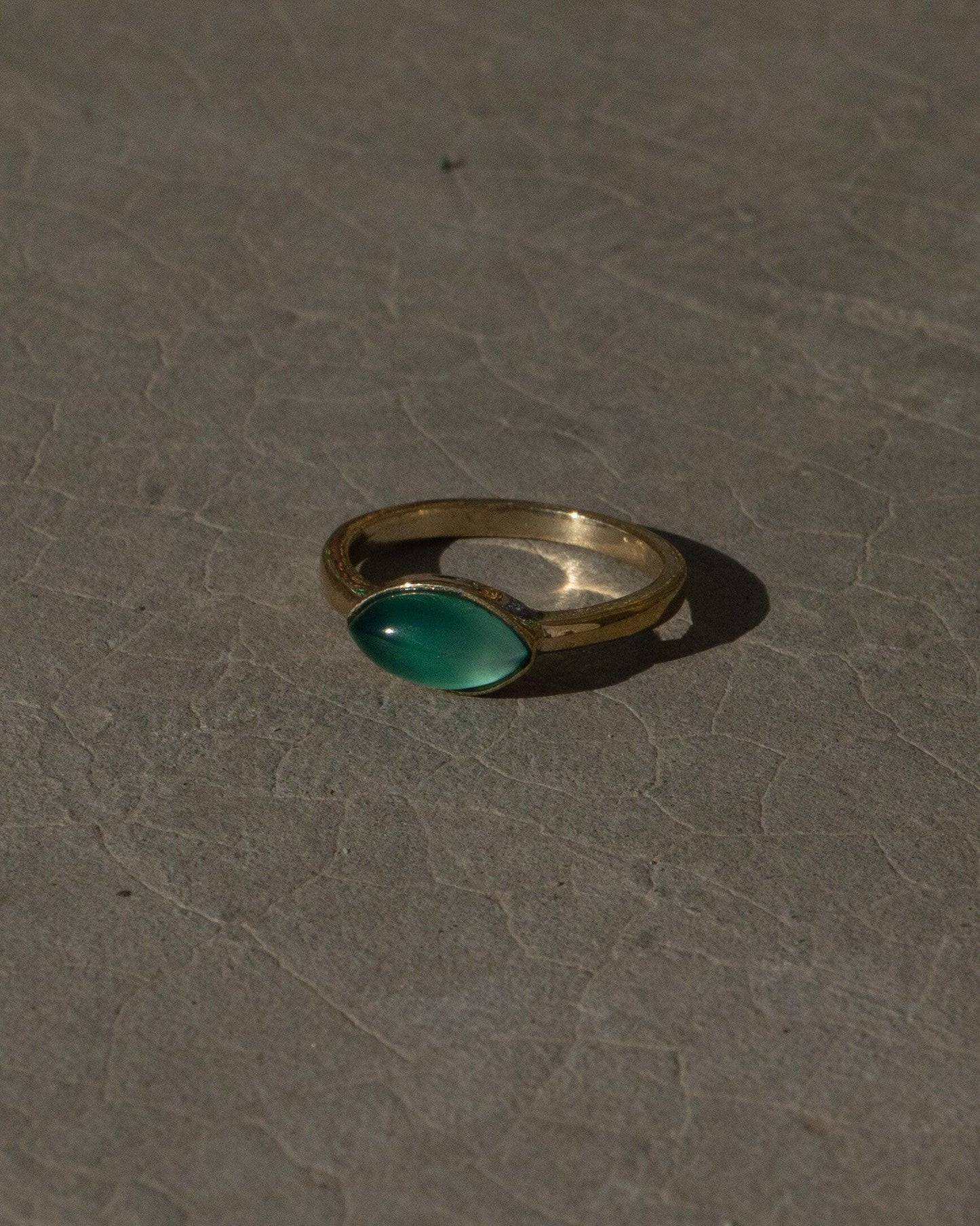 Grüner Onyx Ring Gold | Messing Ring mit Augenform Edelstein | Zarter Boho Ring| Marquise Schliff Statement Ring | Feiner Stapelring – RSS3