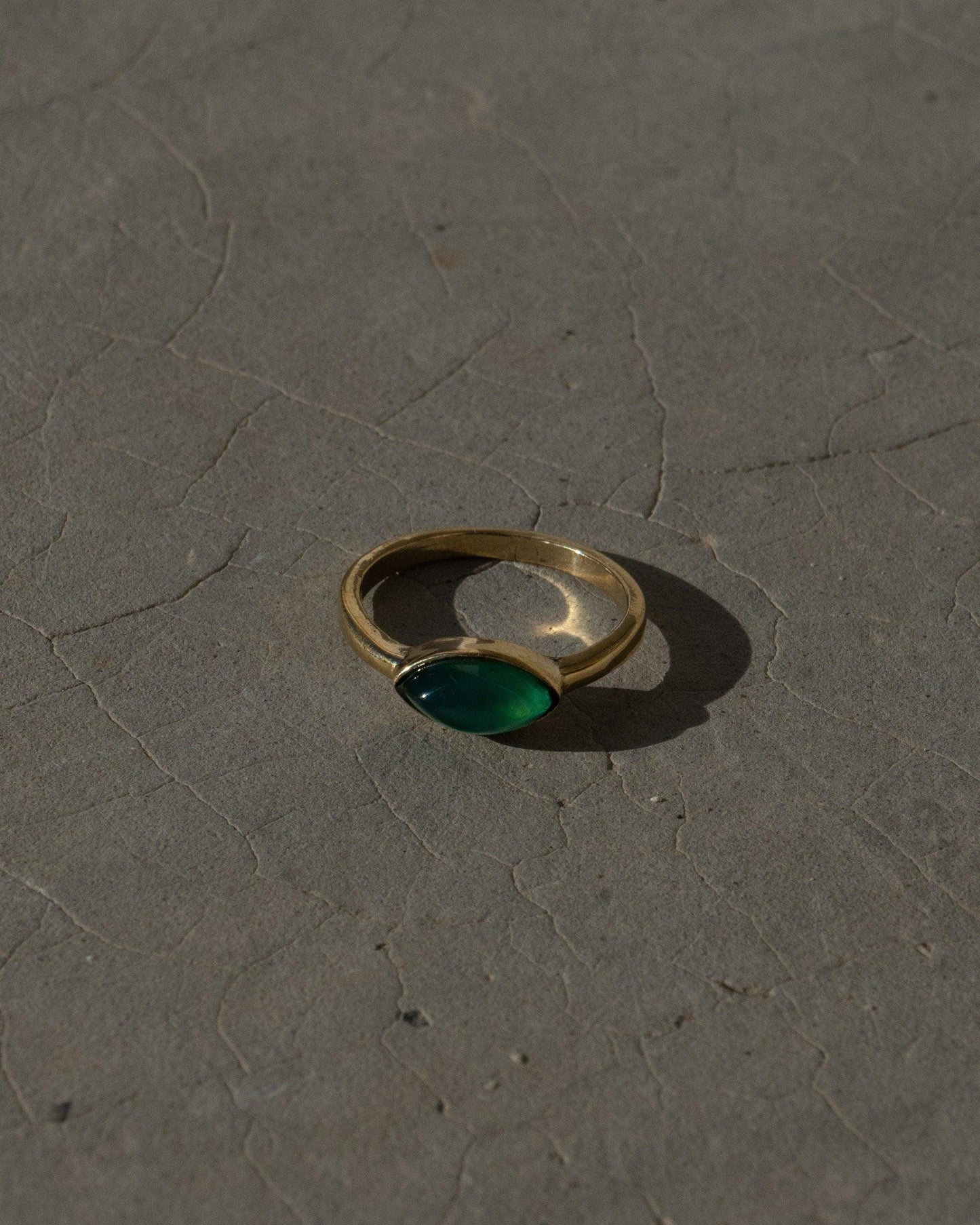 Grüner Onyx Ring Gold | Messing Ring mit Augenform Edelstein | Zarter Boho Ring| Marquise Schliff Statement Ring | Feiner Stapelring – RSS3