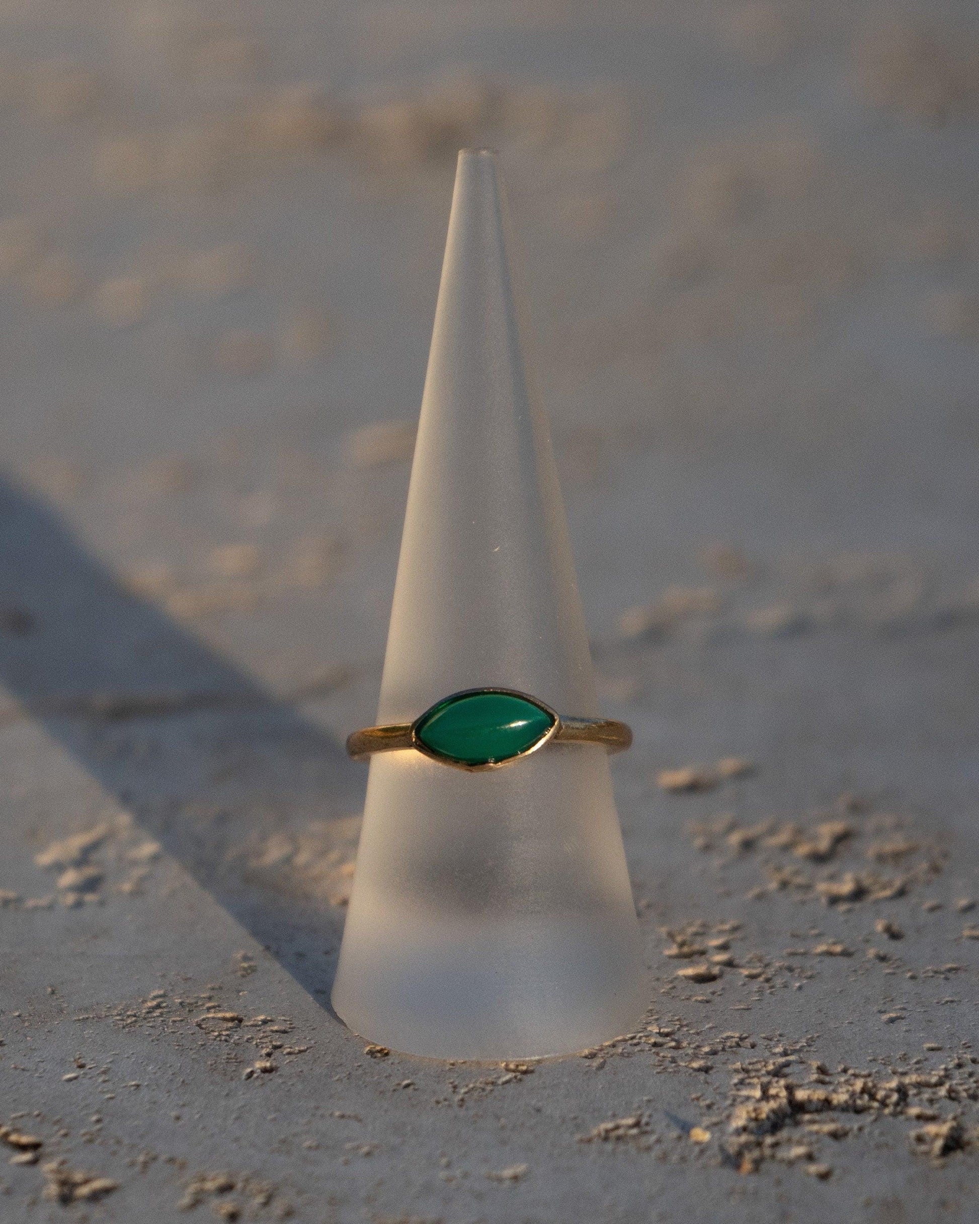 Grüner Onyx Ring Gold | Messing Ring mit Augenform Edelstein | Zarter Boho Ring| Marquise Schliff Statement Ring | Feiner Stapelring – RSS3
